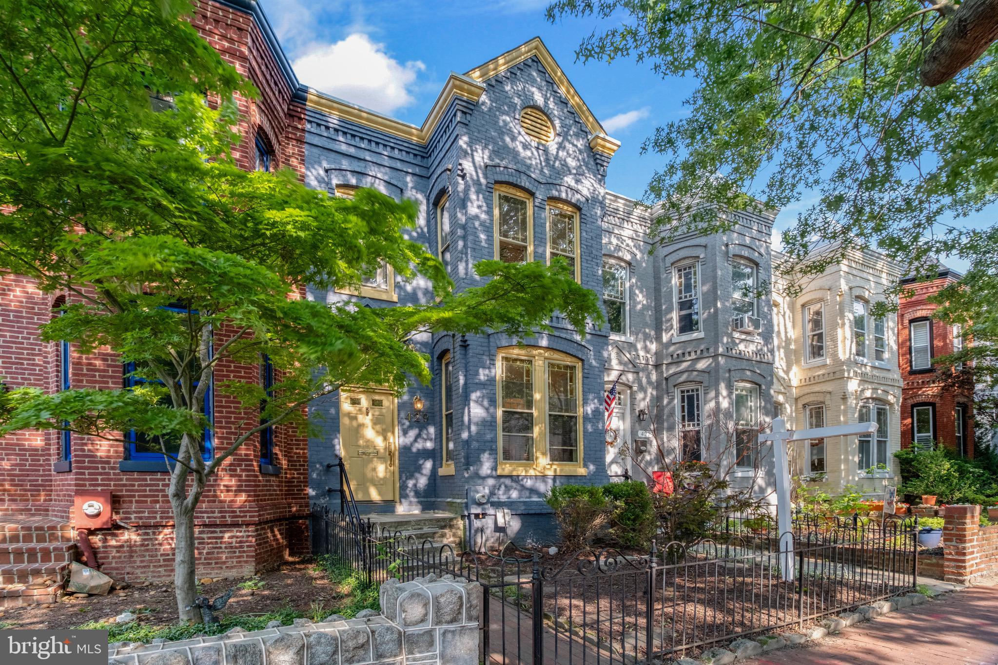 429 3RD STREET NE
