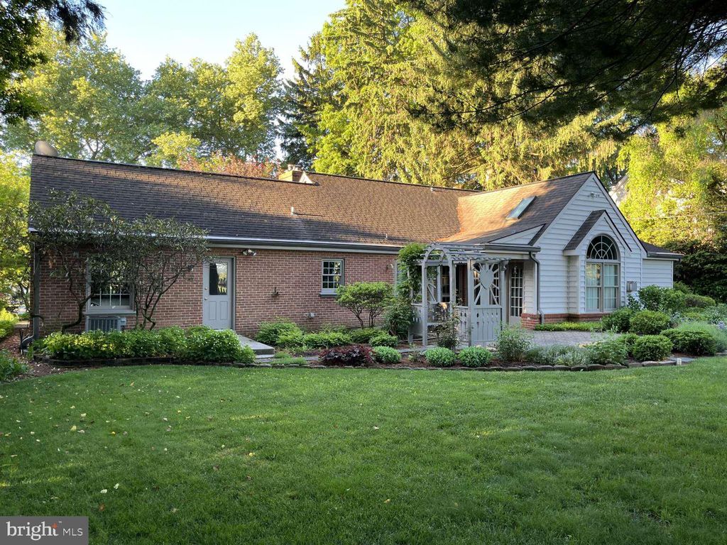 Photo of 47 W Roseville Road, Lancaster, PA 17601 (MLS # PALA2052164)