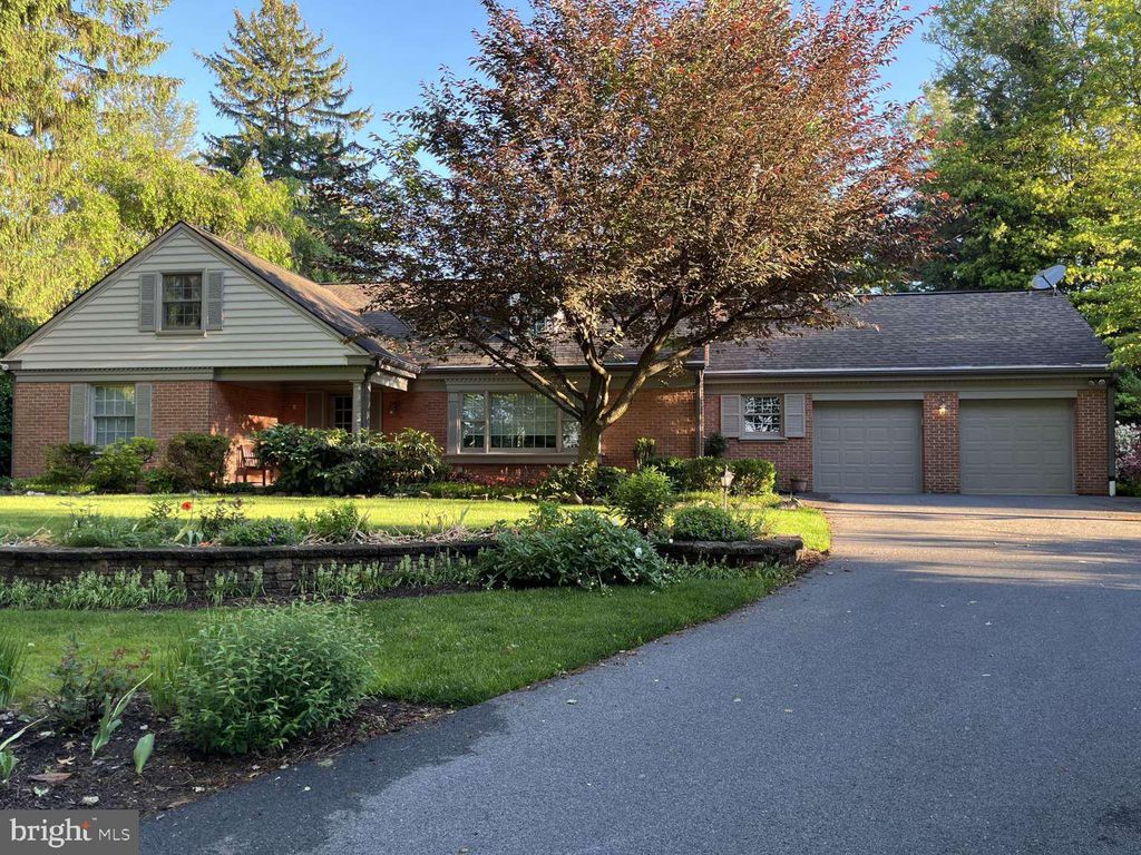 Photo of 47 W Roseville Road, Lancaster, PA 17601 (MLS # PALA2052164)
