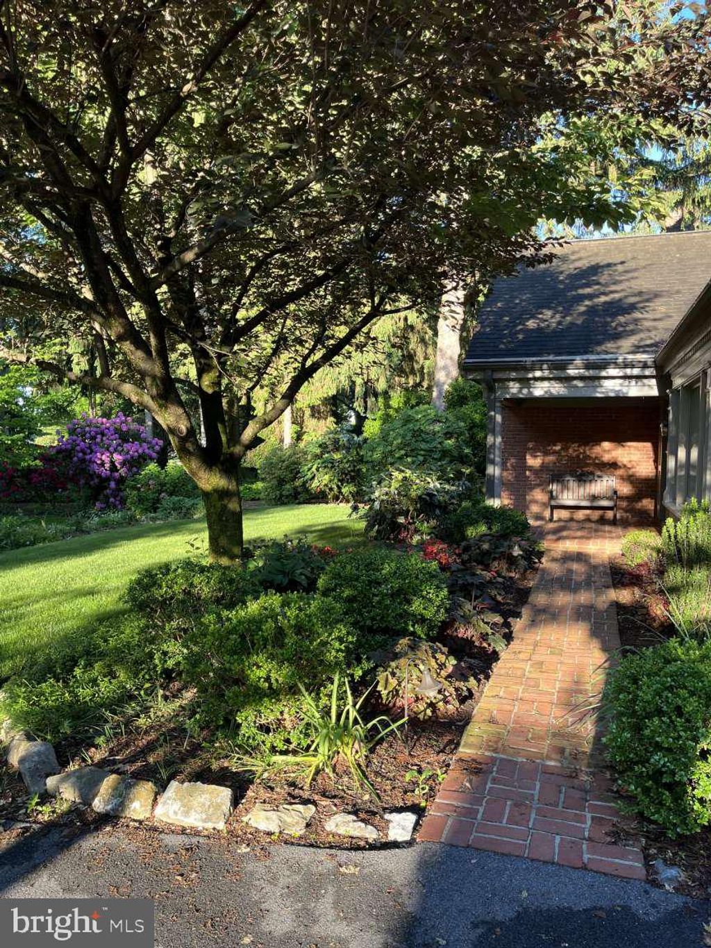 Photo of 47 W Roseville Road, Lancaster, PA 17601 (MLS # PALA2052164)