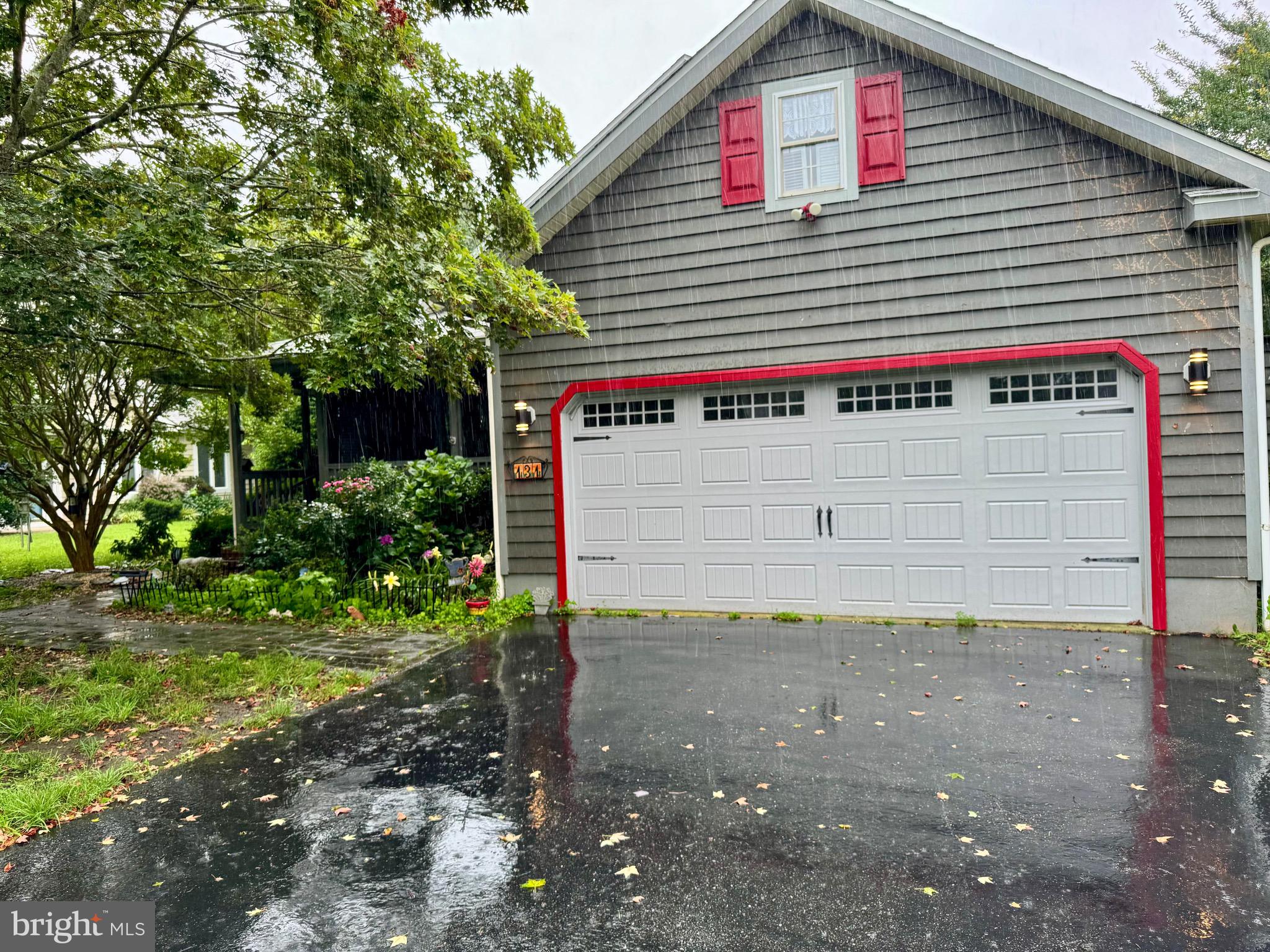 131 LAKESIDE DRIVE