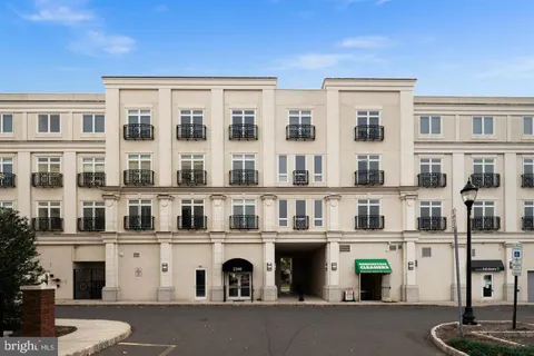 2346 Route 33 Unit 302, Robbinsville, NJ MLS: NJME2069004