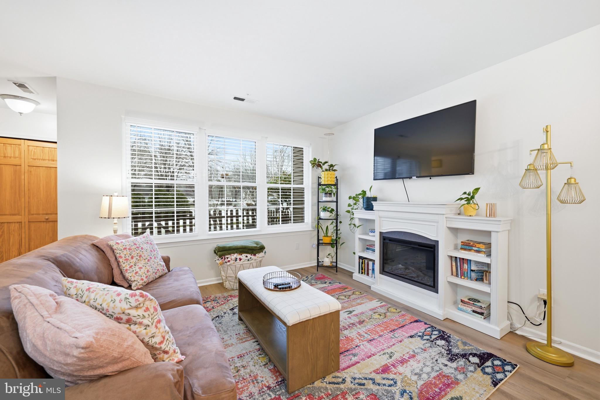 SAW MILL VALLEY - Residential