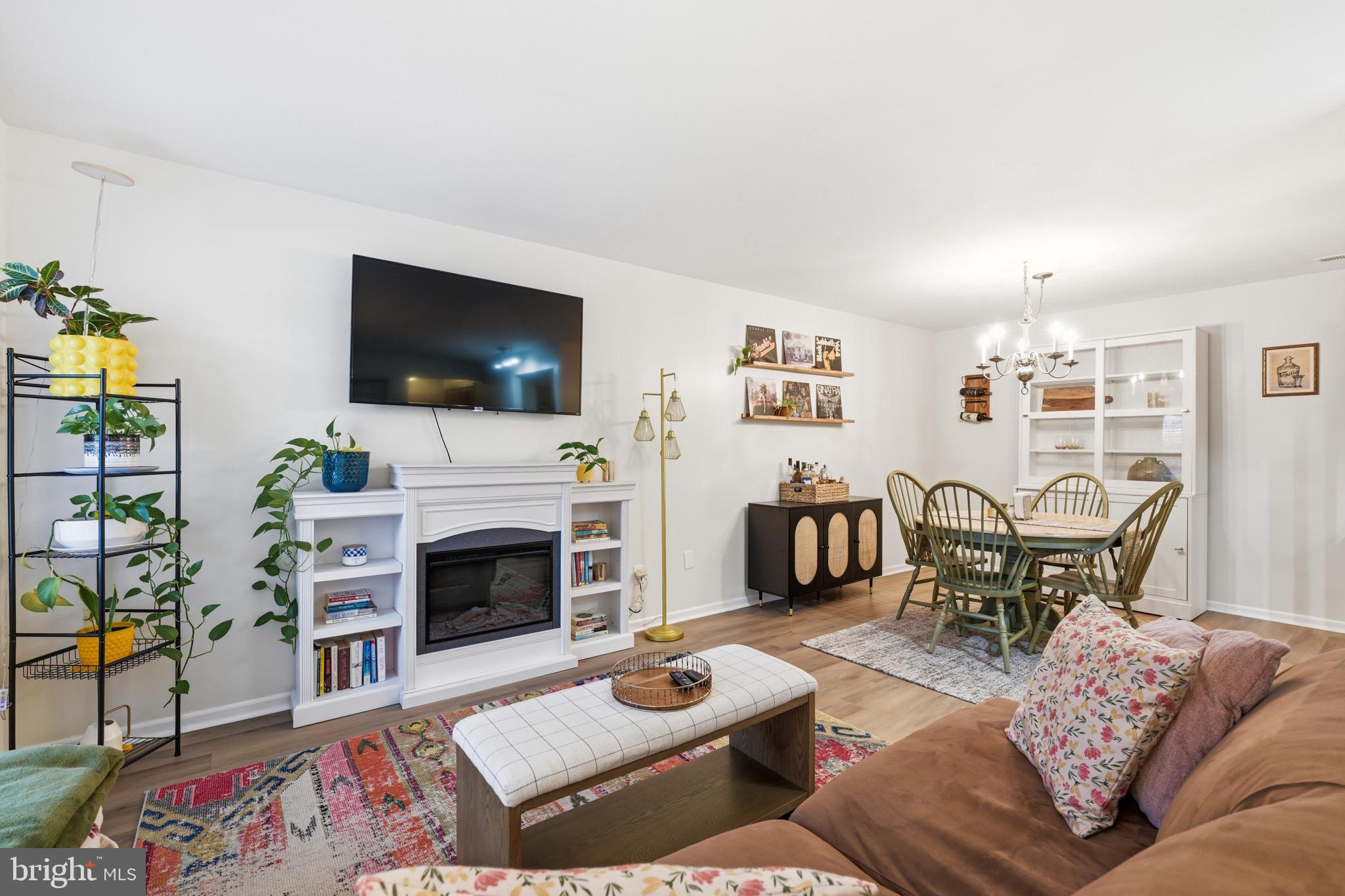 SAW MILL VALLEY - Residential