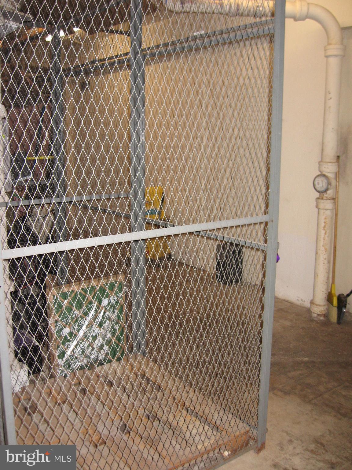 COLONIAL VILLAGE - Residential