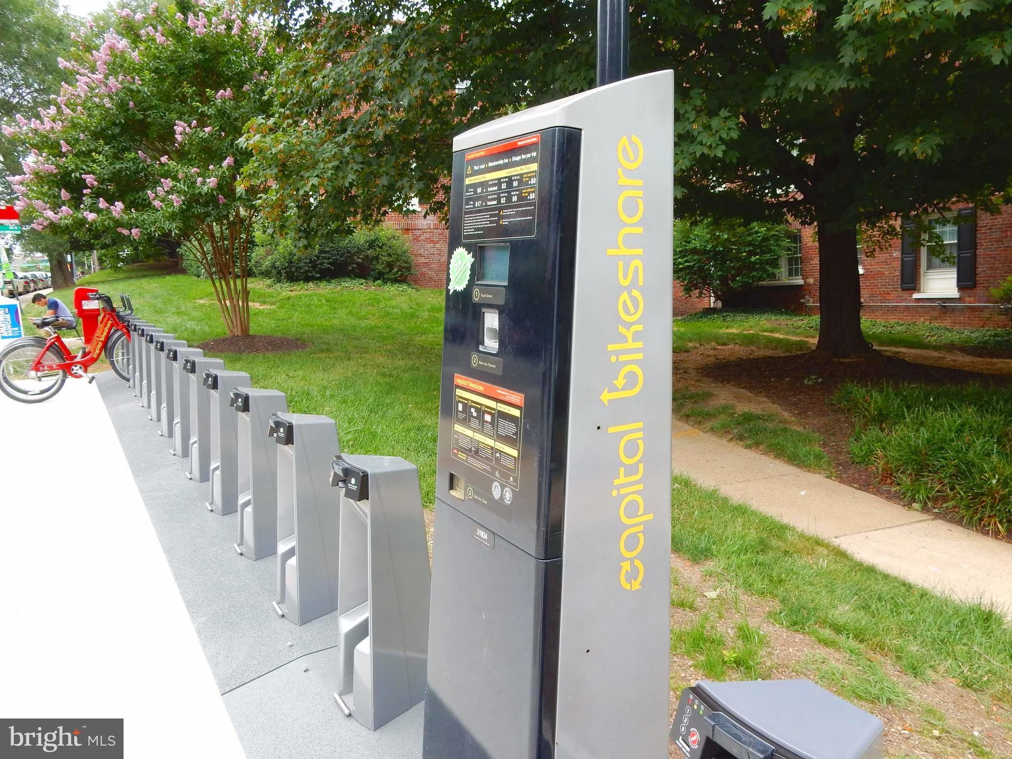 COLONIAL VILLAGE - Residential