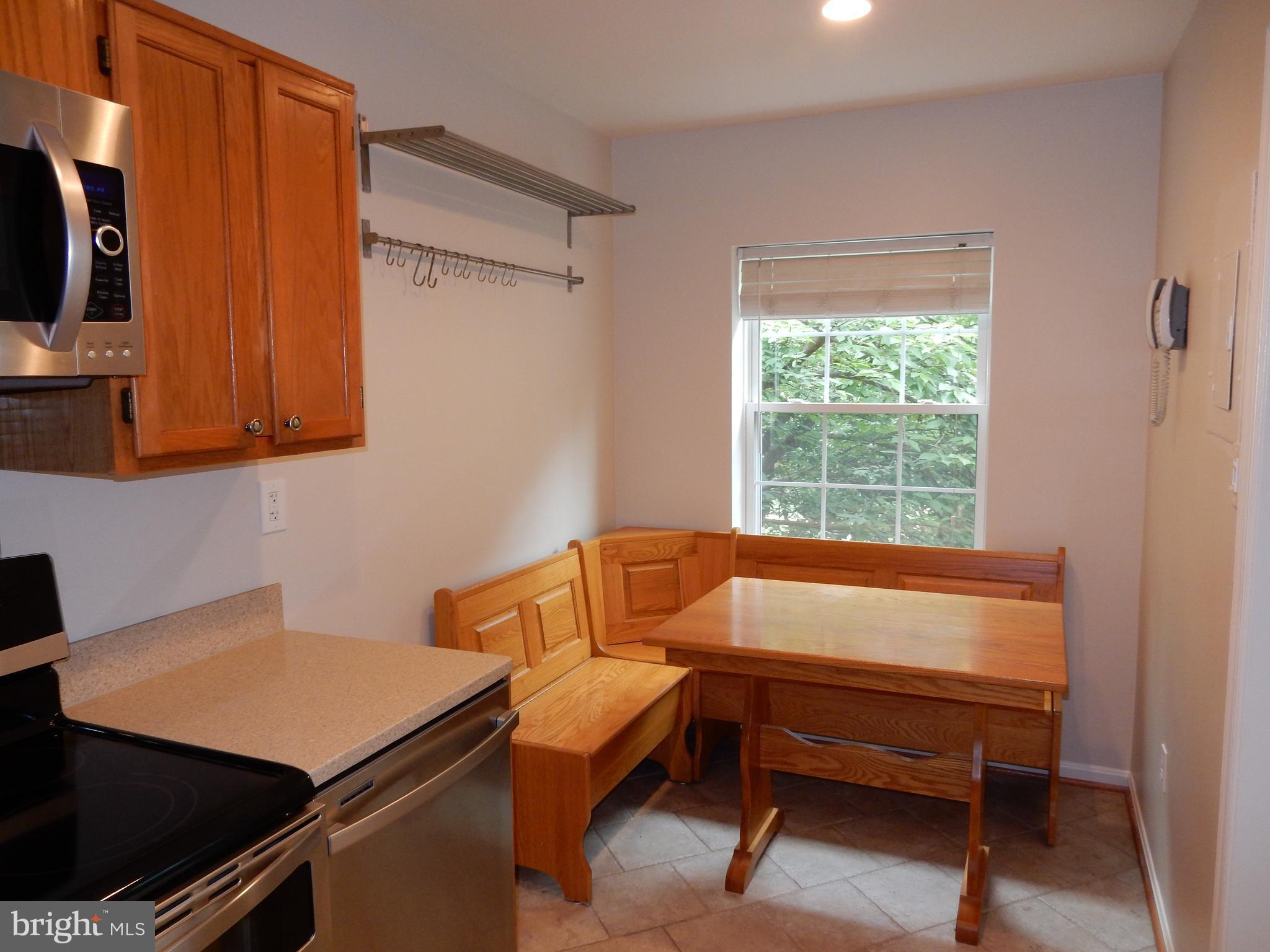 COLONIAL VILLAGE - Residential