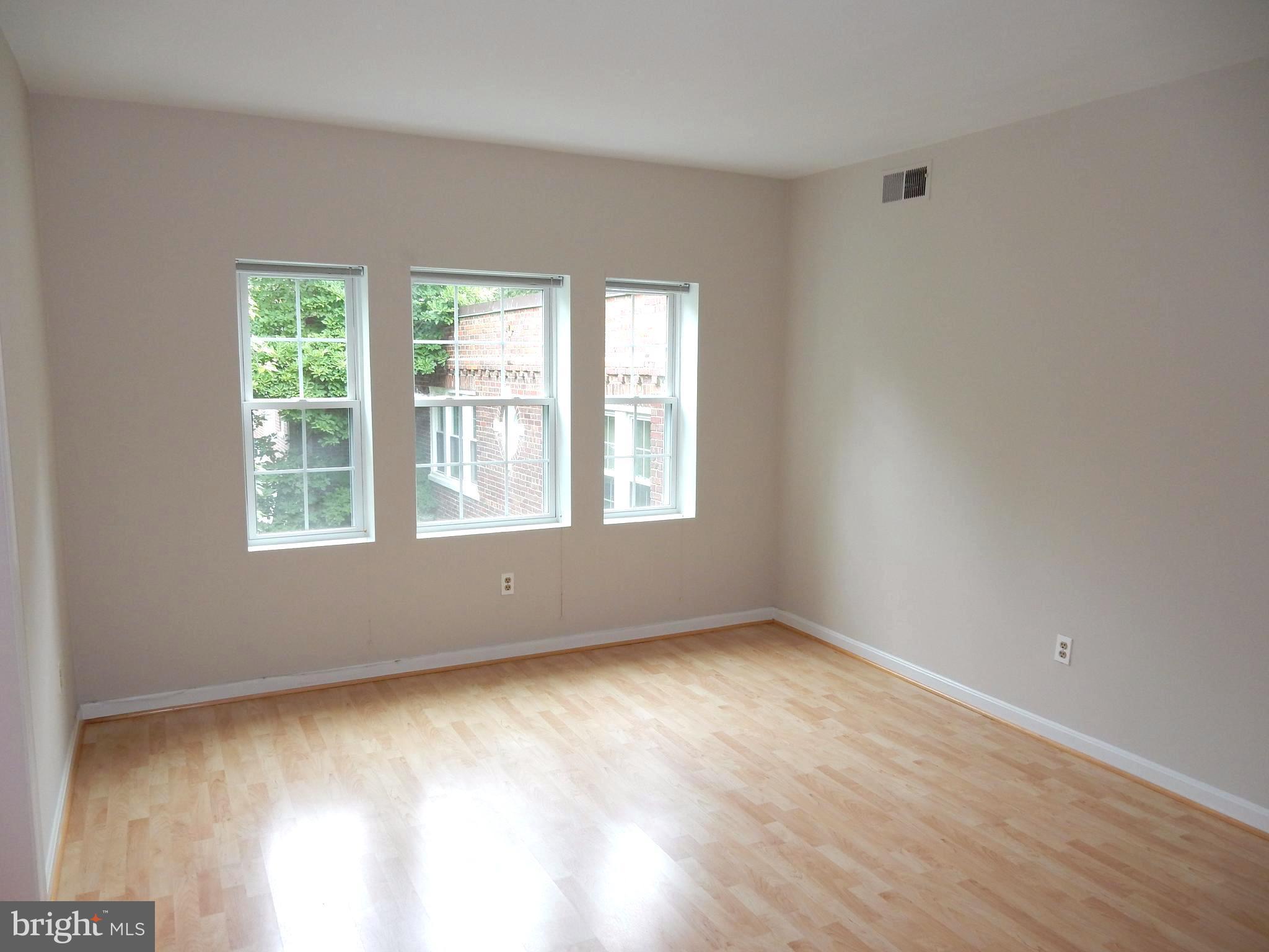 COLONIAL VILLAGE - Residential