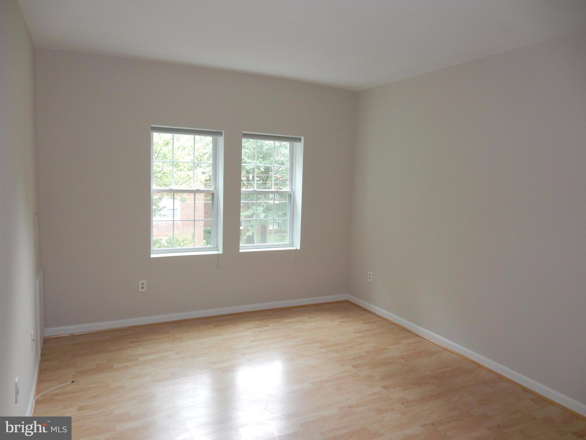 COLONIAL VILLAGE - Residential