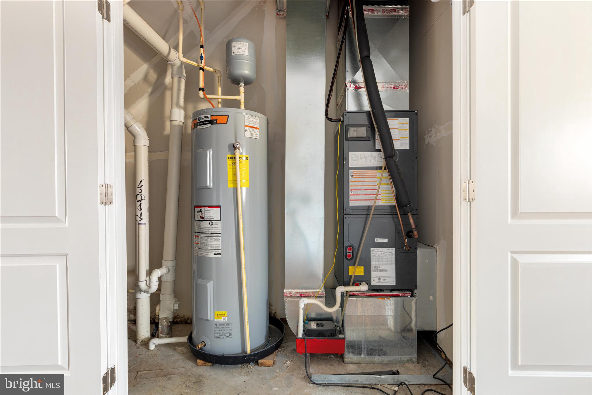 THE TOWNES OF RIDGEWAY - Residential