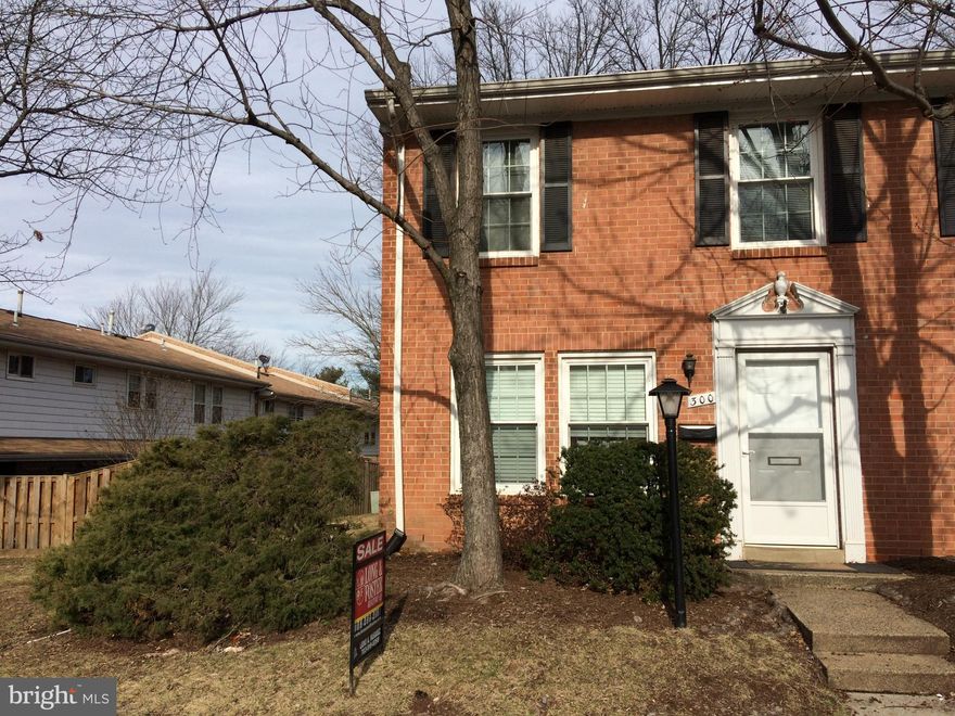 Nice End unit 2 Level townhouse condo with Updated windows, Freshly painted throughout, New carpet on the main level and upstairs, New vinyl floor in dining room and kitchen. Newer water heater. Newer light fixtures,  Newer stove and range. remodeled bathroom. Minor work still in progress. Please remove shoes.