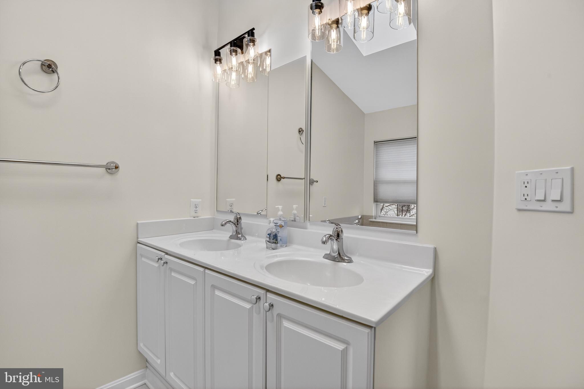 RIVER OAKS - Residential