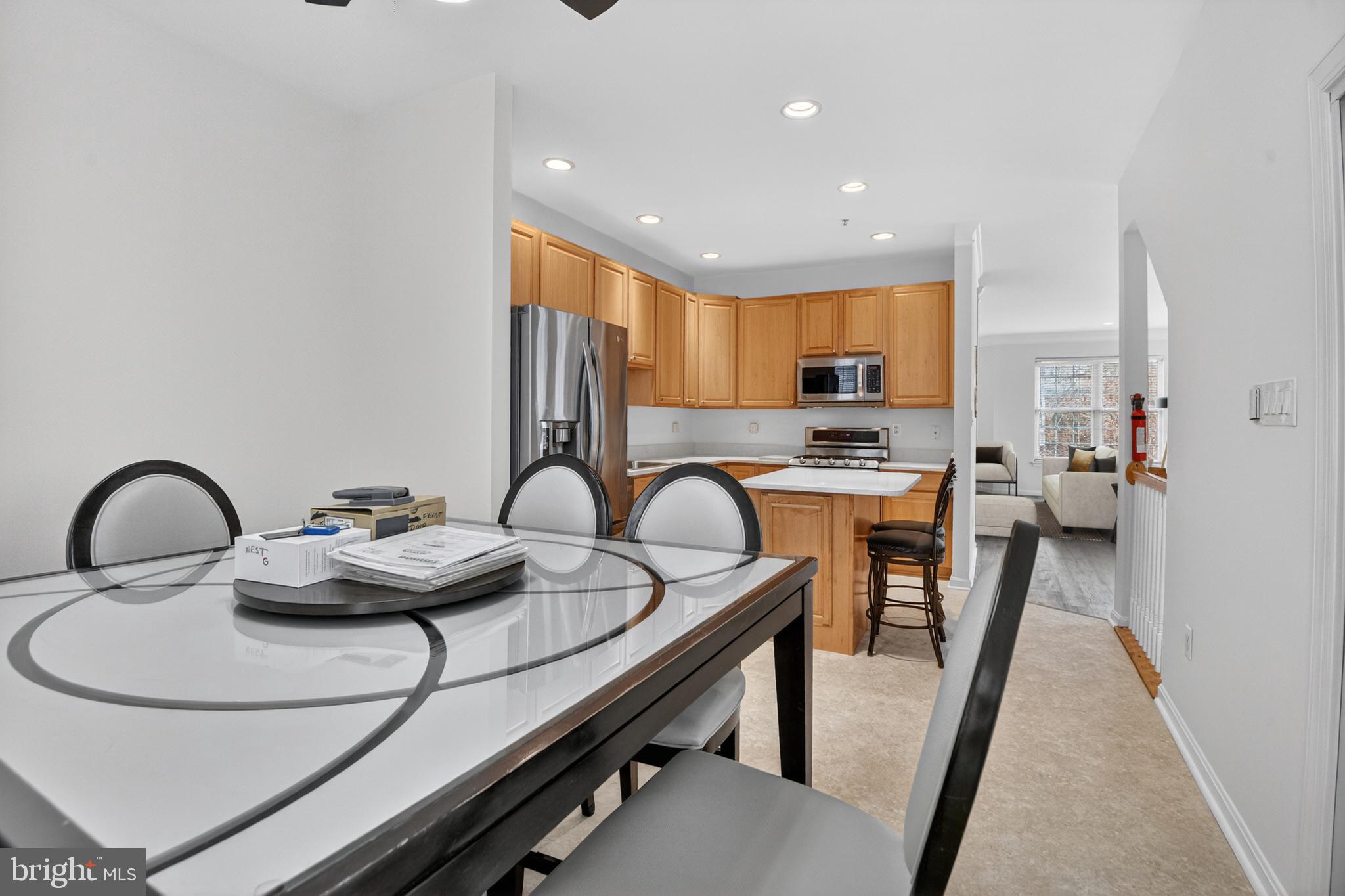 RIVER OAKS - Residential