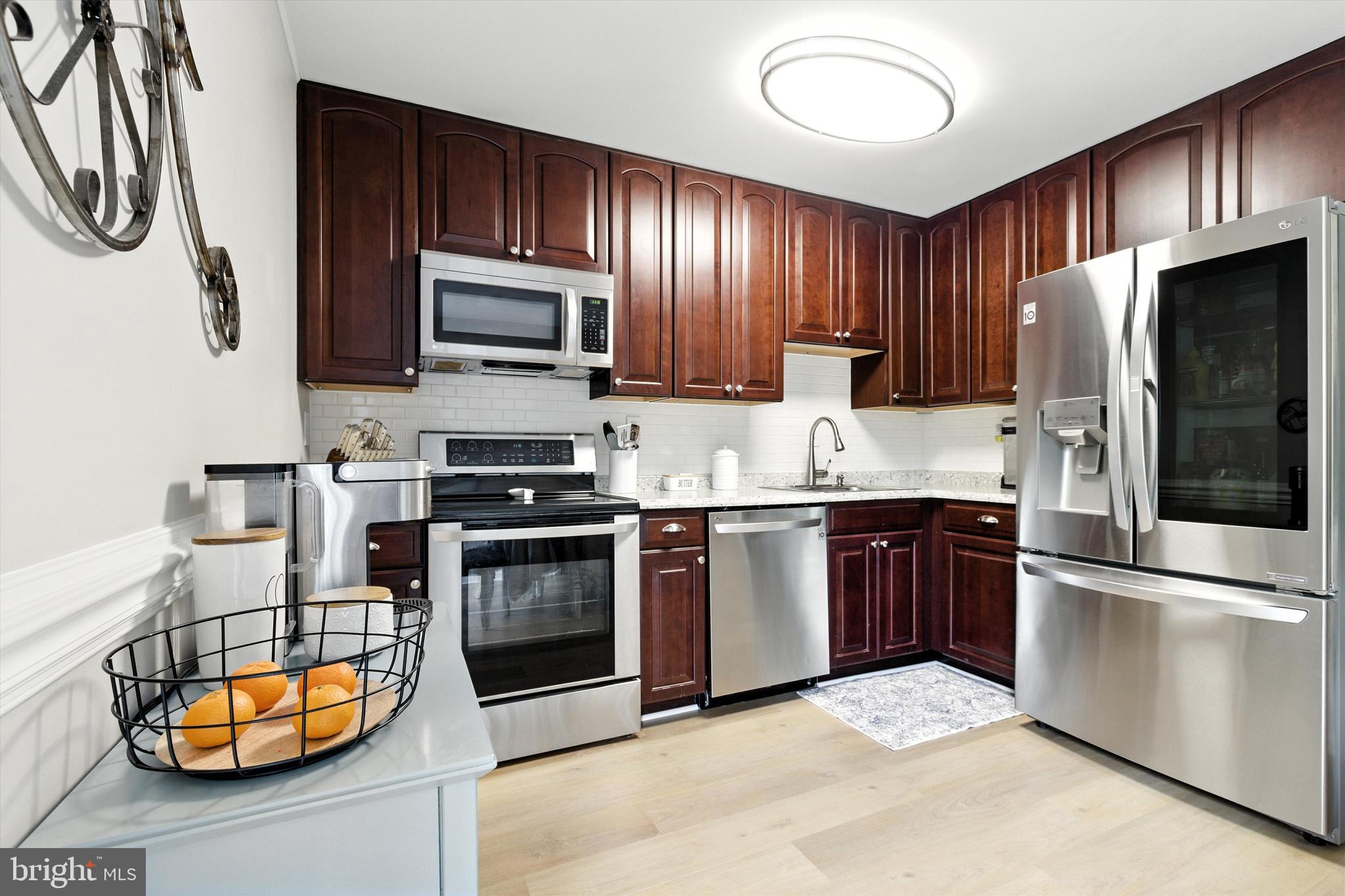 CROFTON MEWS CONDO - Residential