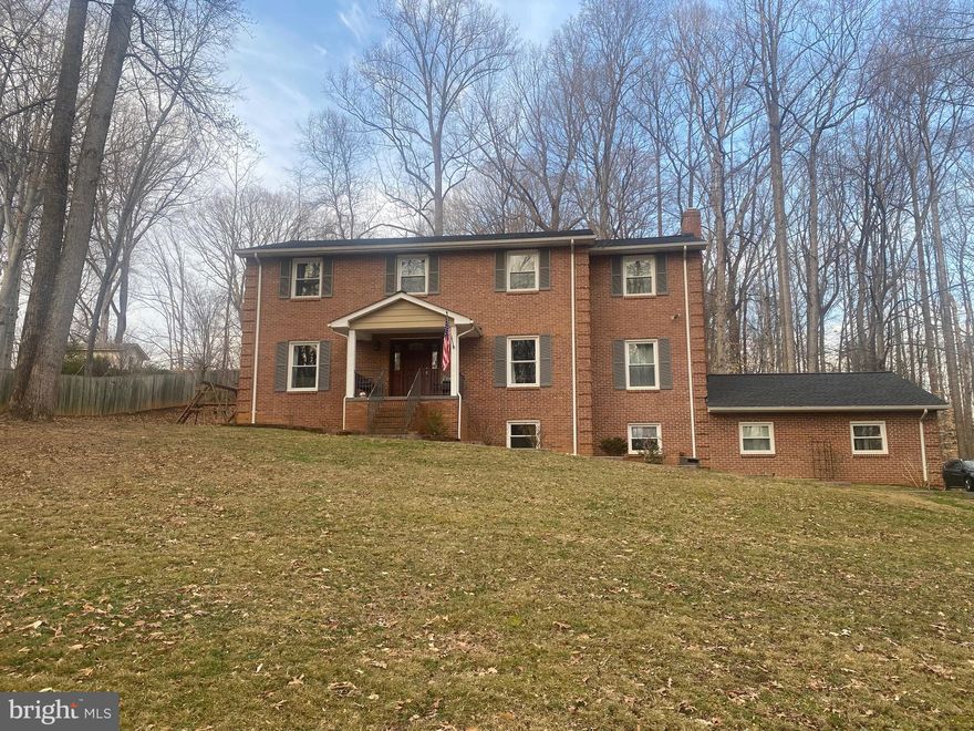 BEST VALUE IN STAFFORD AREA!!  
BEAUTIFUL COLONIAL HOME ON OVER 1.3 WOODED ACRES IN SOUGHT-AFTER MARSHALL ESTATES – YOUR OWN PEACEFULL PARADISE, WITH A CREEK!!
Just minutes from shopping, dining, commuter lots, and Quantico’s back gate!!
This immaculately cared for home features has so much to offer!! 

•