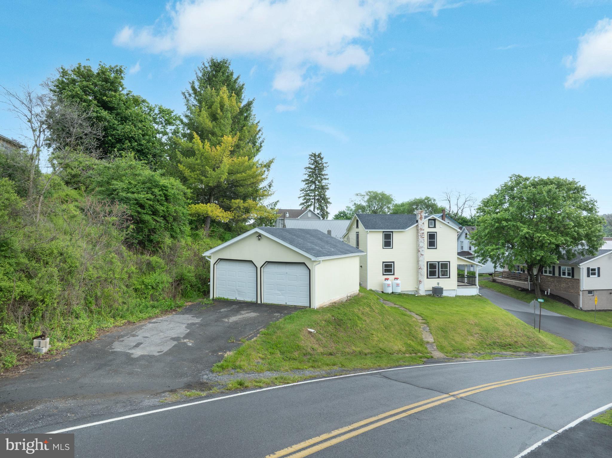 HALFMOON HILL - Residential