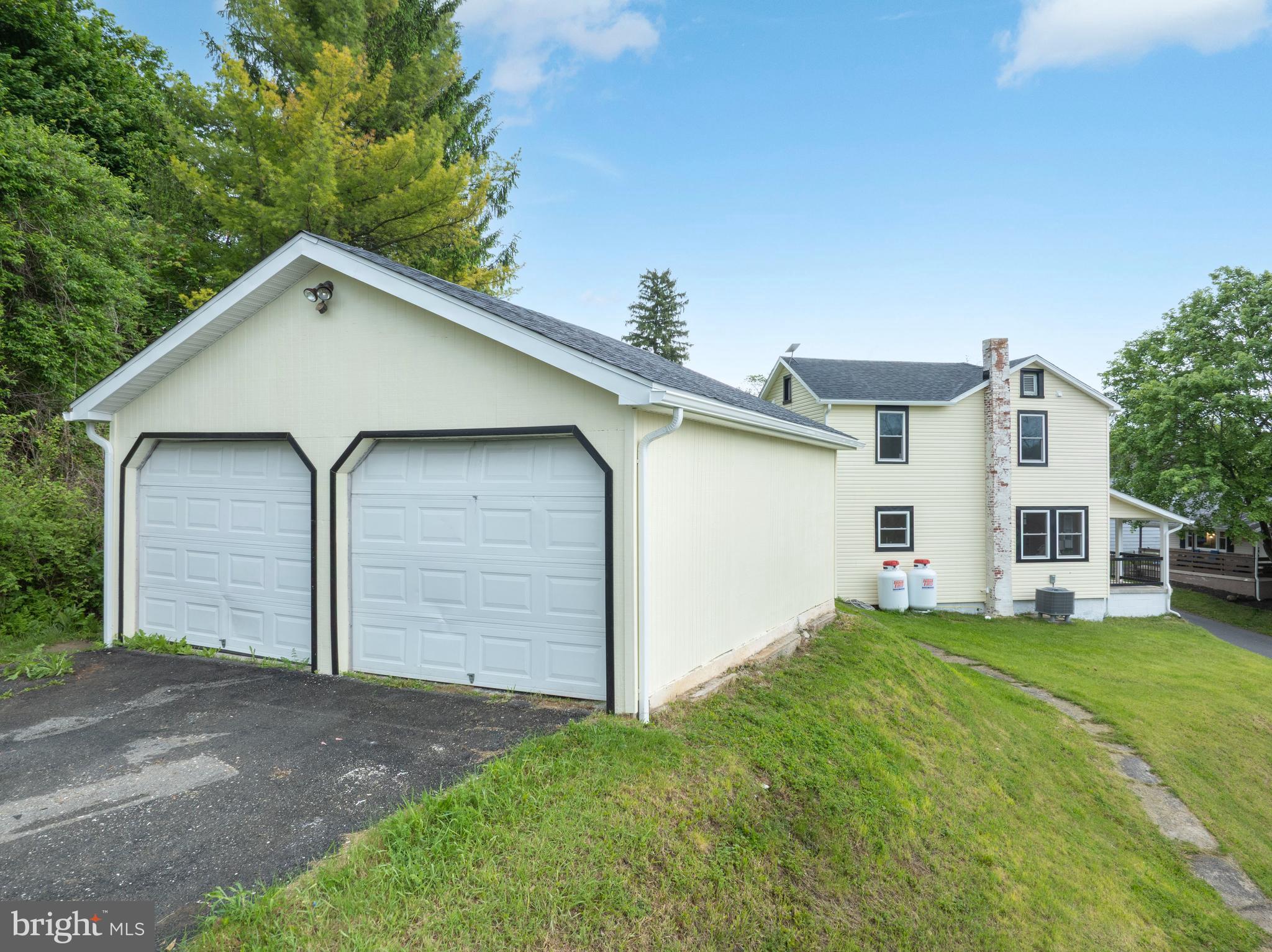 HALFMOON HILL - Residential