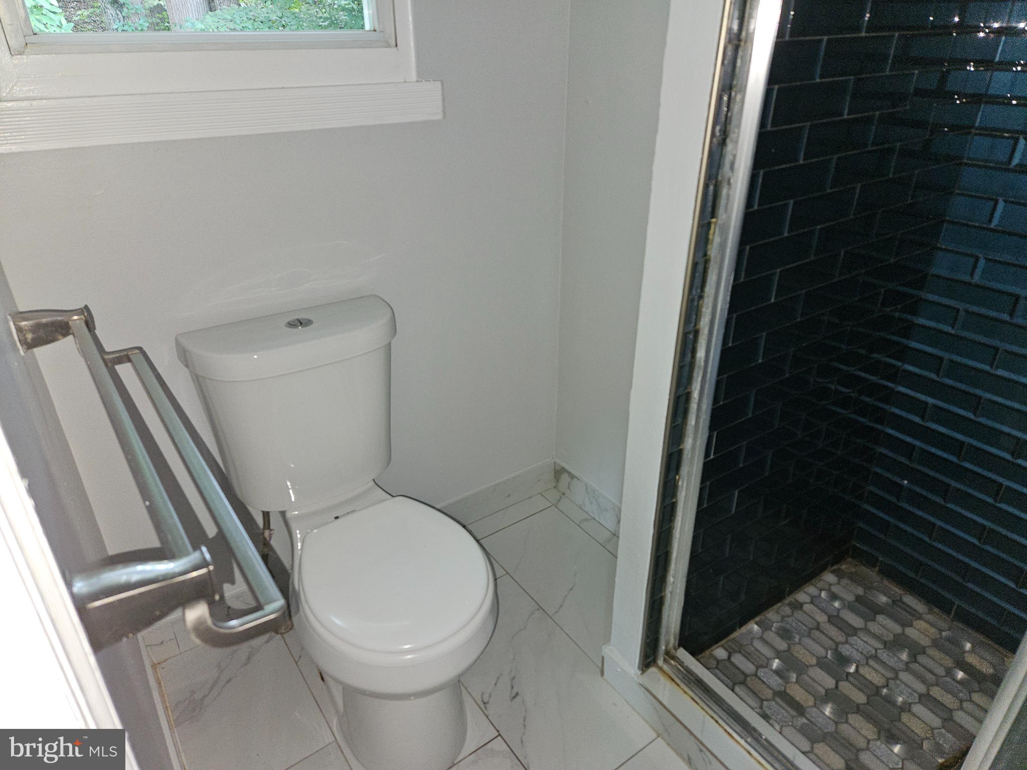 WOODLYN CROSSING - Residential Lease