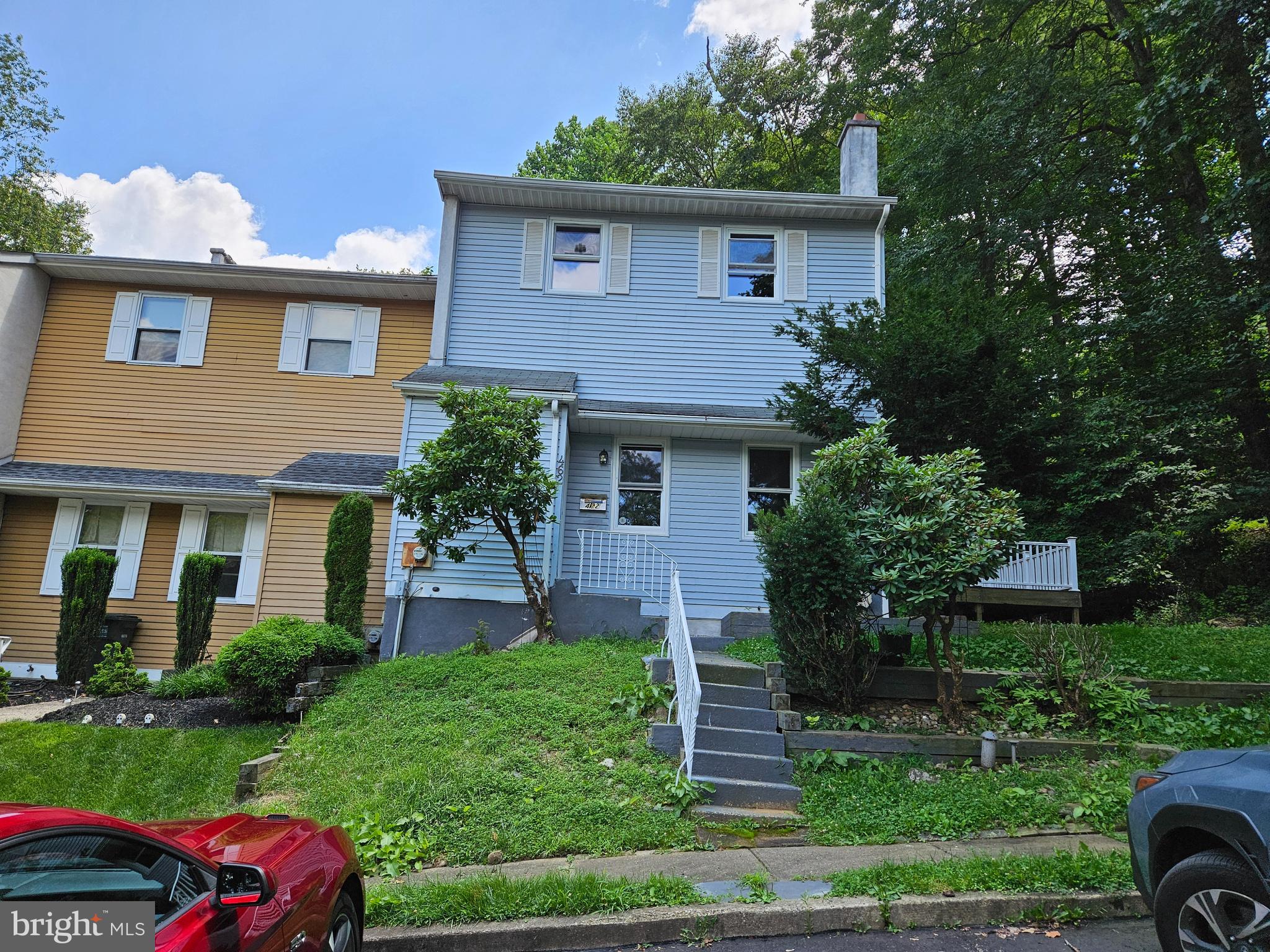End unit townhome in desirable Woodlyn Crossing. Large rear deck, walk out finished basement. Private yard . Amenities include community pool, tennis, tot lot and walking trails. Located next to Playwicki Park and Playwicki Farm.