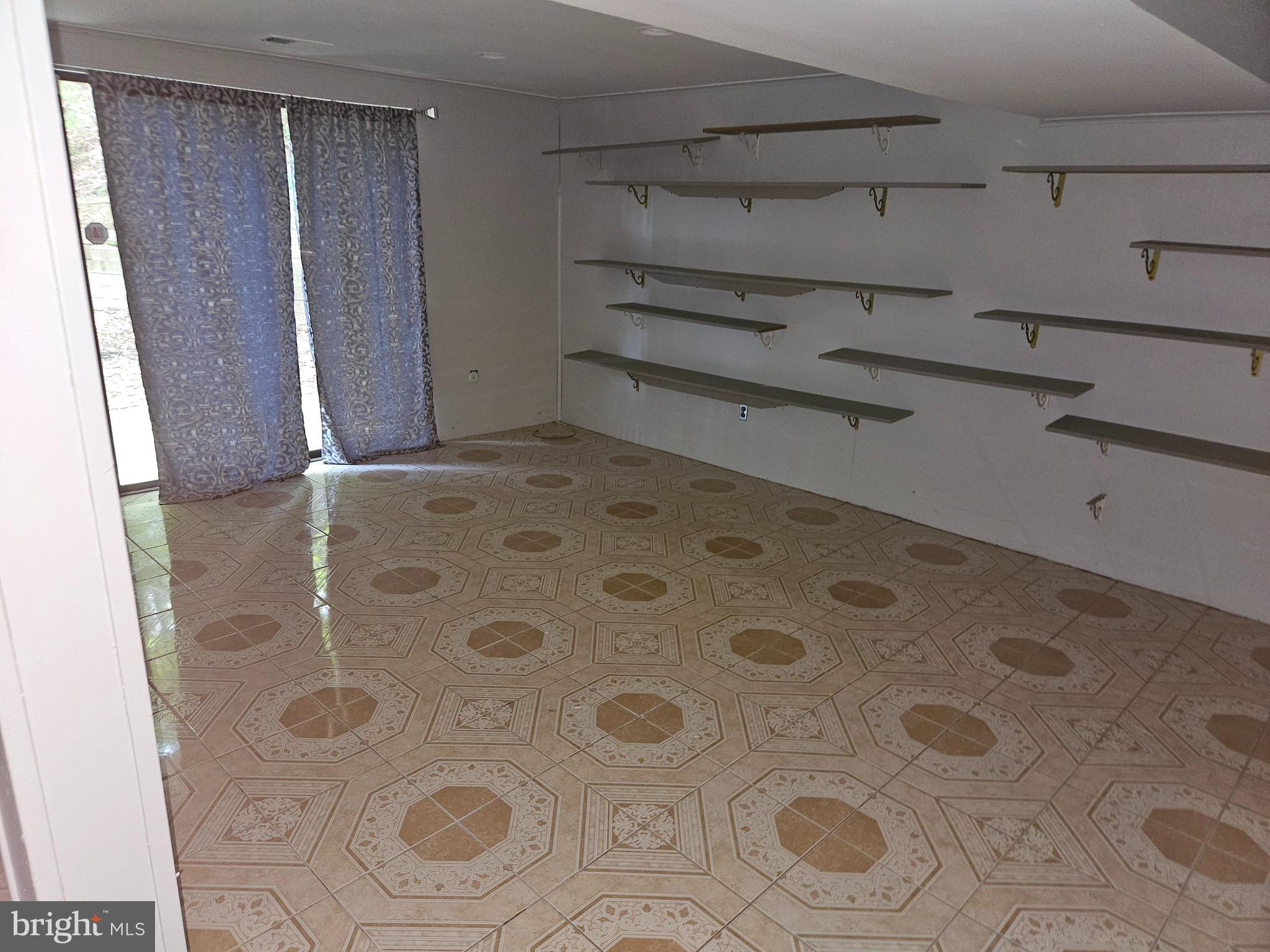 WOODLYN CROSSING - Residential Lease