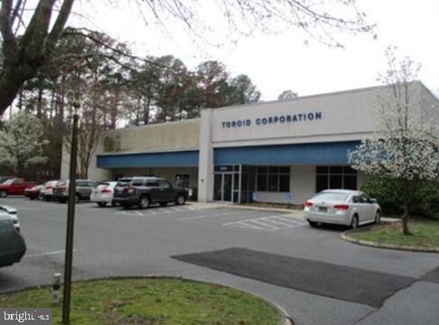 Single tenant NNN Lease with strong credit tenant, Toroid. There are currently 10.8 years left on the initial lease term. Current NOI is $120,000 NNN with 10% increases every 5 years. There are no Landlord Responsibilities, as tenant maintains all structural and mechanical repairs. This hands-free would be an ideal replacement property for a 1031 buyer. 20,000 SF of pristine flex (Warehouse/Office space is rare to find in the Eastern Shore Marketplace, especially one supported by a strong national credit tenant. In addition, this property is also located in an Enterprise Zone and is in exceptional shape .