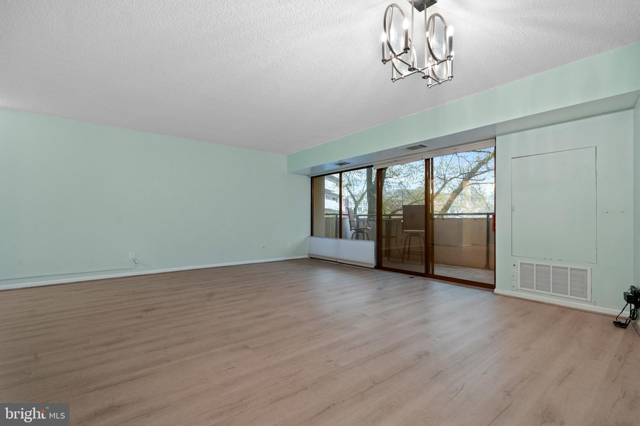 CARLYLE HOUSE - Residential