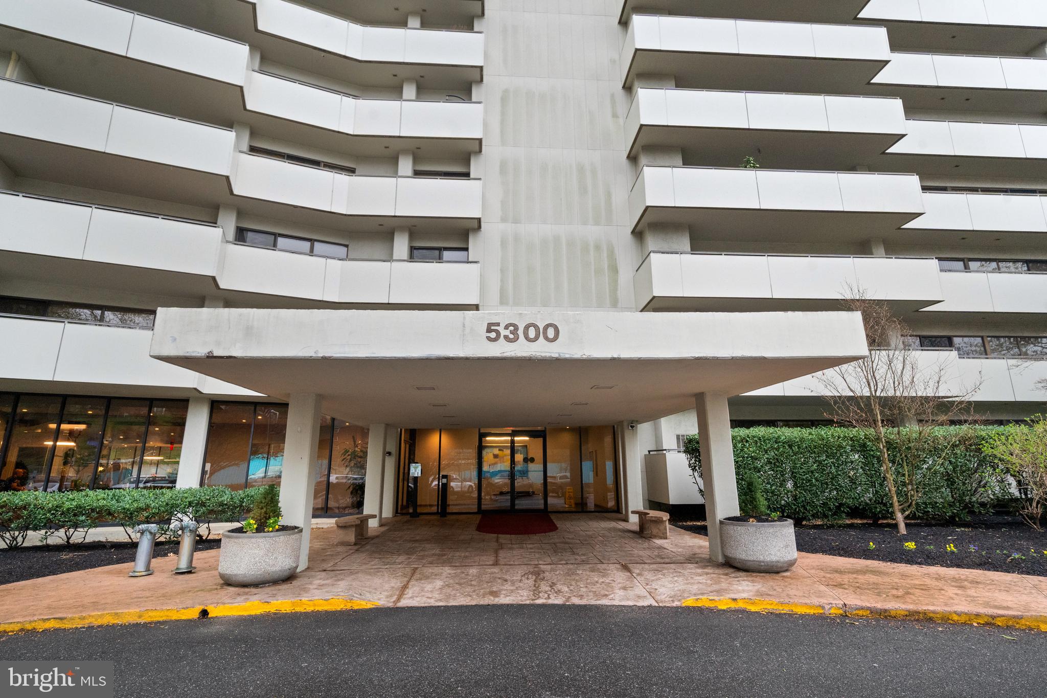 CARLYLE HOUSE - Residential