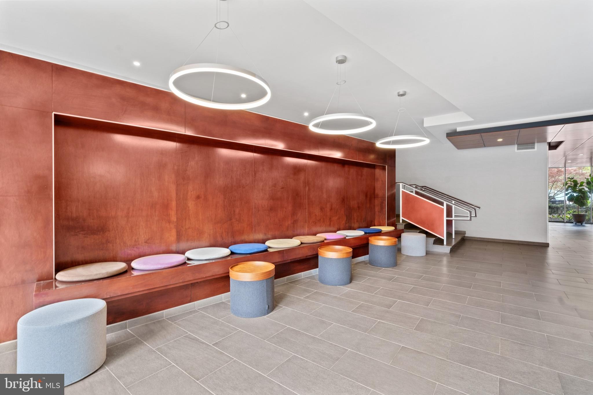 CARLYLE HOUSE - Residential