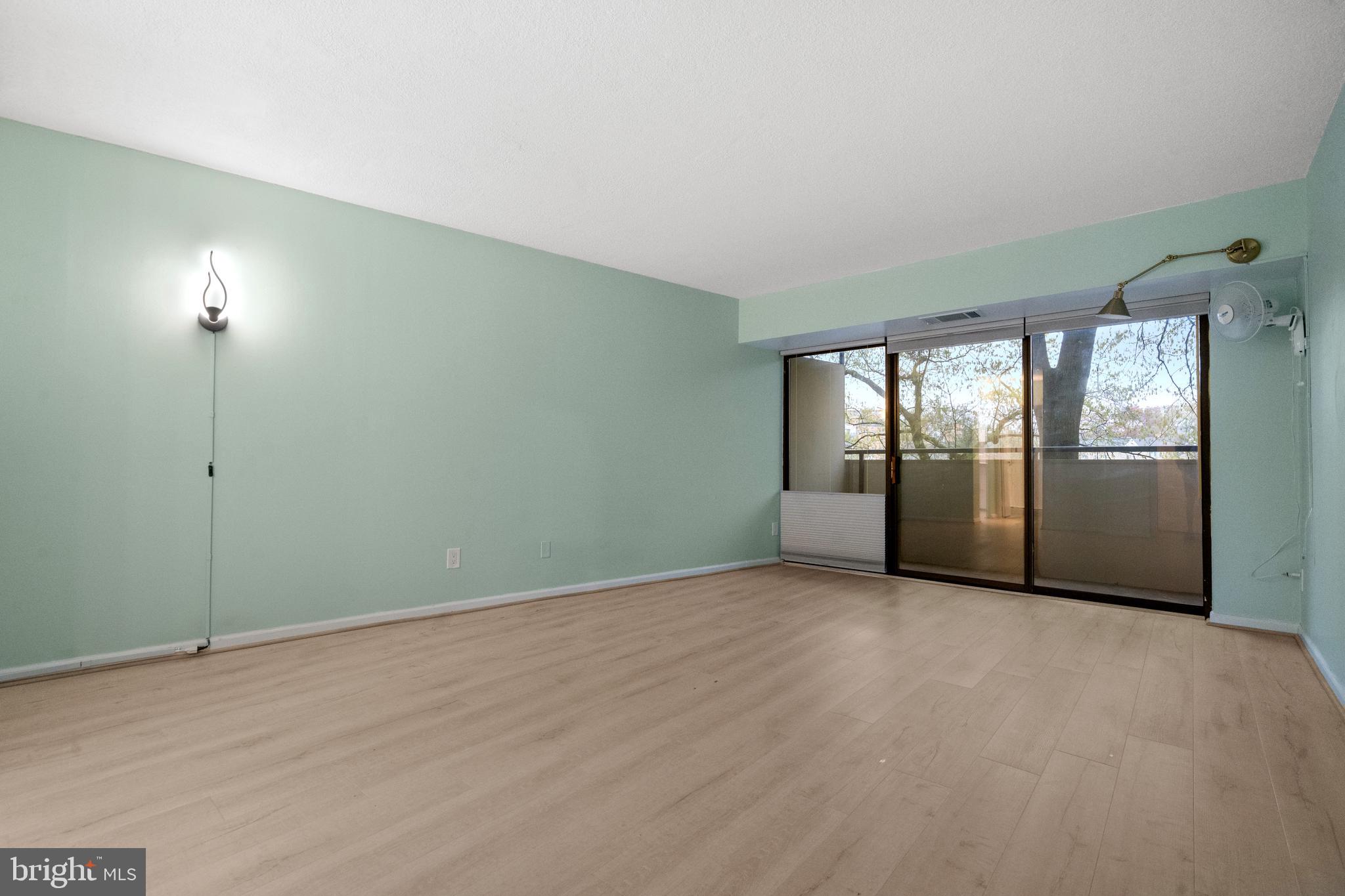 CARLYLE HOUSE - Residential