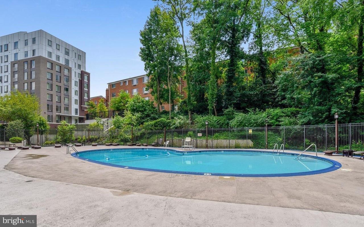 CARLYLE HOUSE - Residential