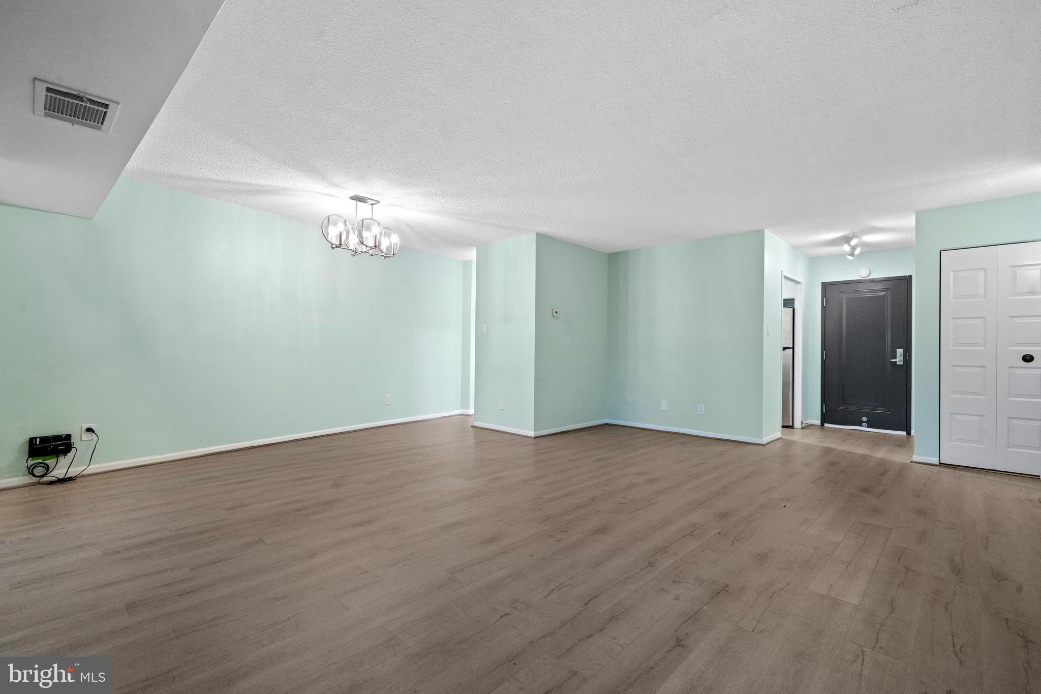 CARLYLE HOUSE - Residential