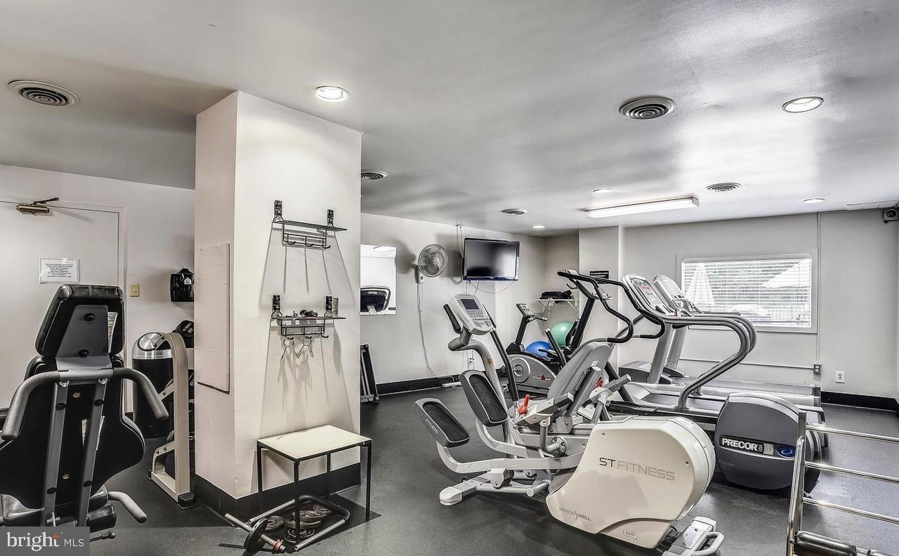 CARLYLE HOUSE - Residential