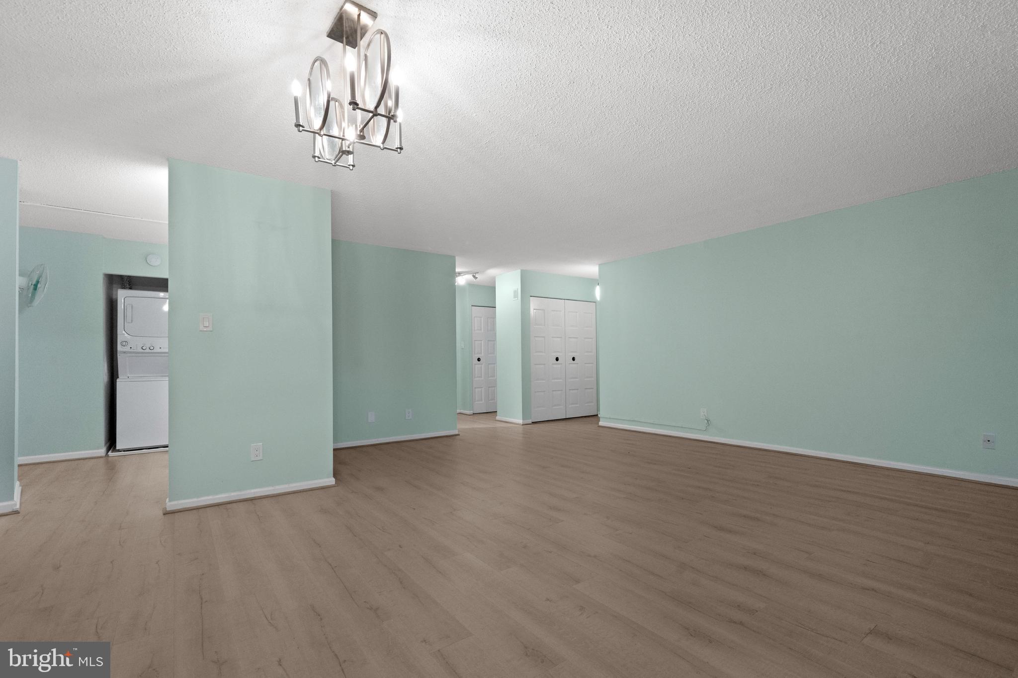 CARLYLE HOUSE - Residential