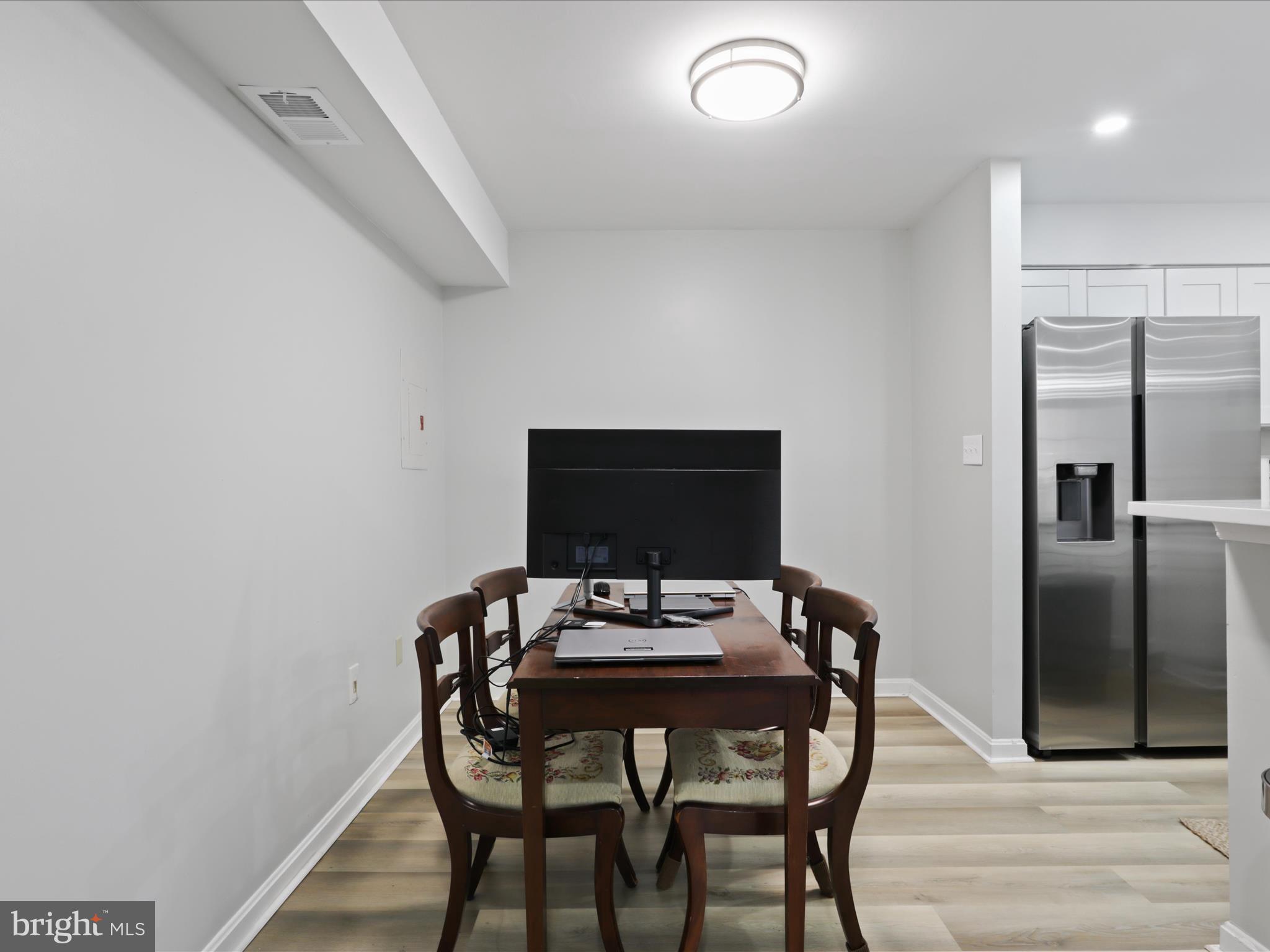 VICTORIA CROSSINGS AT MANCHESTER LAKES - Residential Lease