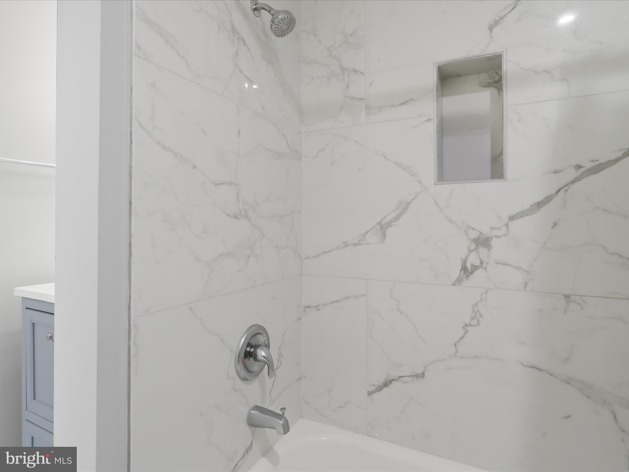 VICTORIA CROSSINGS AT MANCHESTER LAKES - Residential Lease