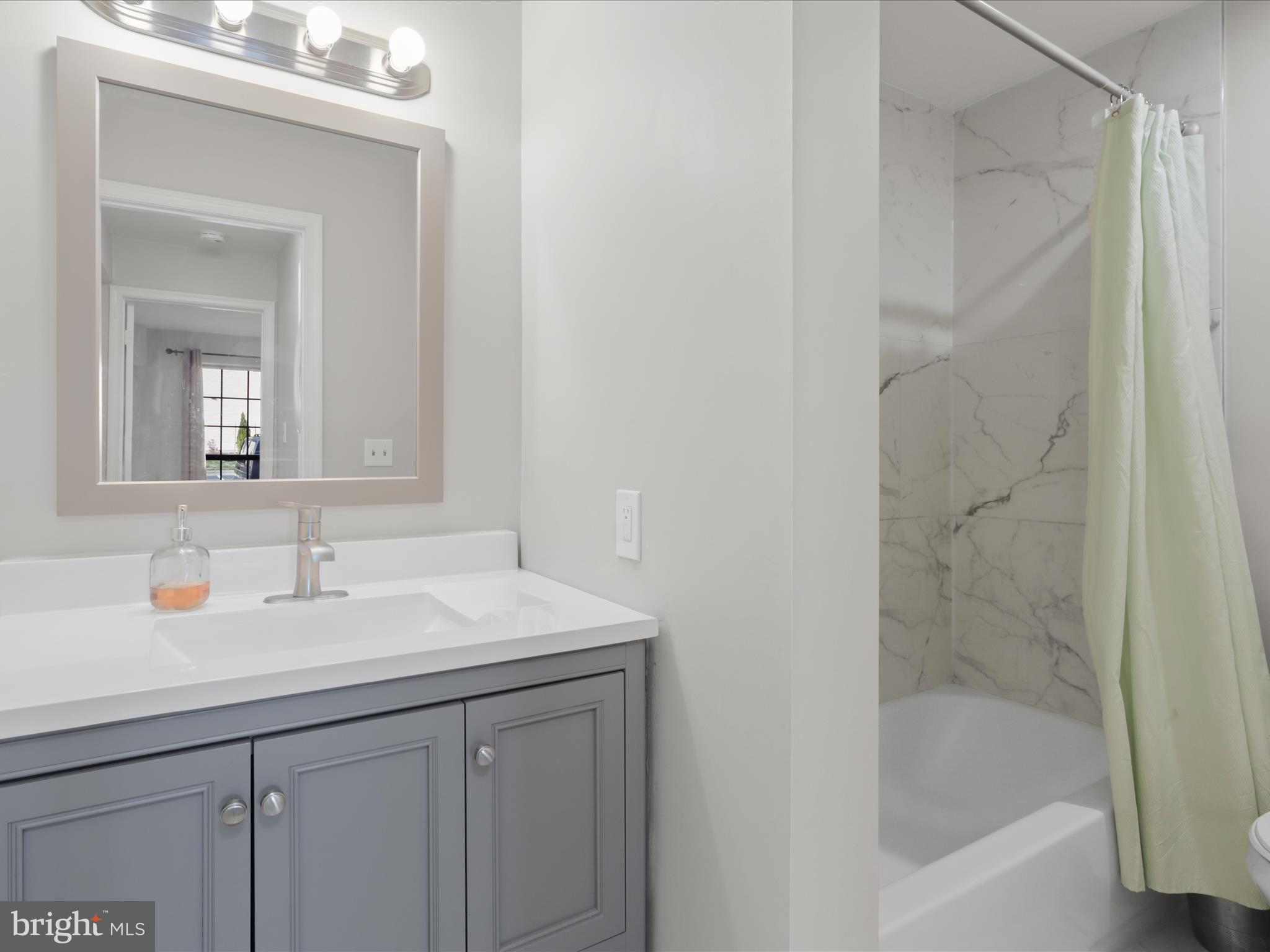 VICTORIA CROSSINGS AT MANCHESTER LAKES - Residential Lease