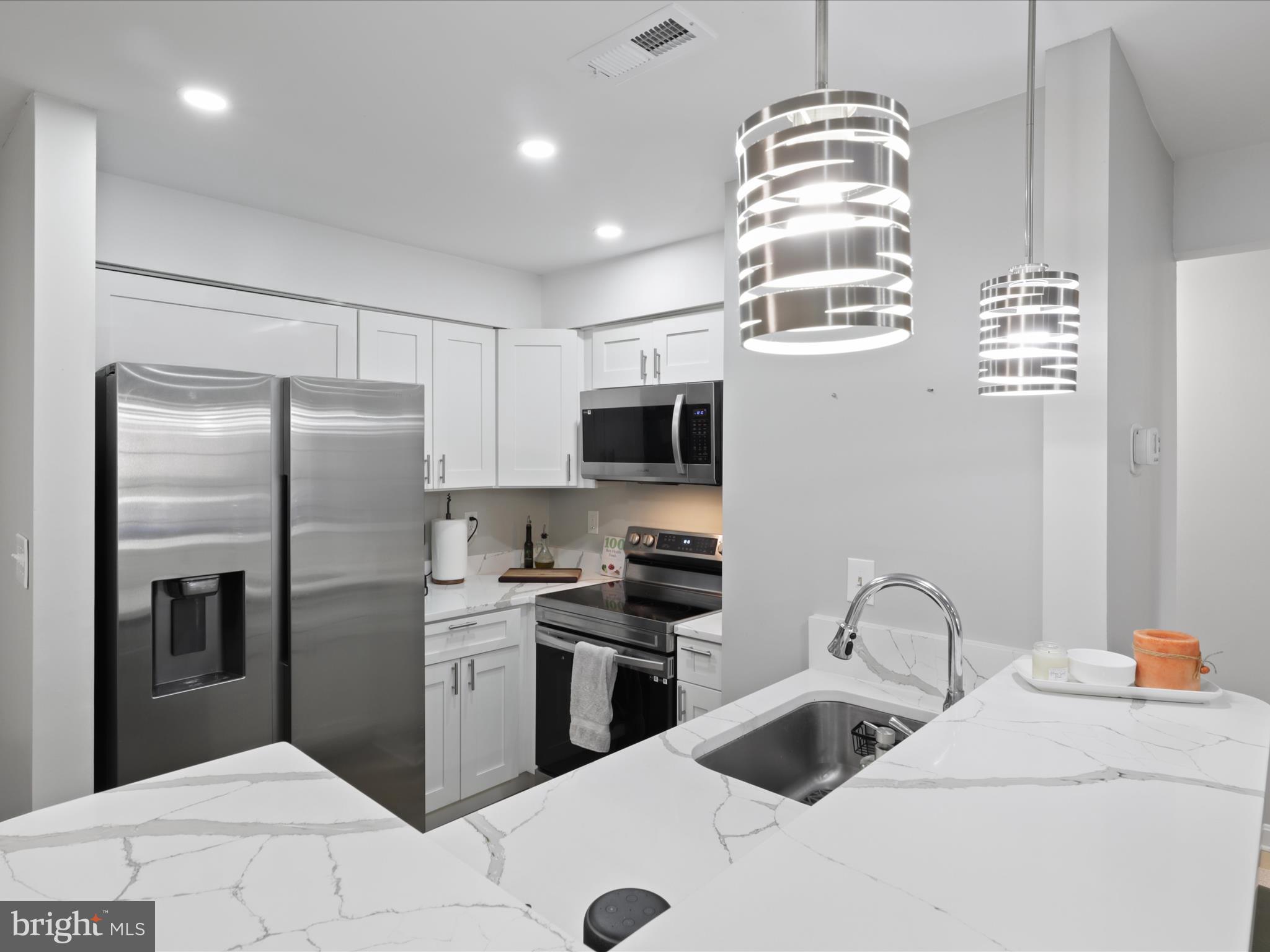 VICTORIA CROSSINGS AT MANCHESTER LAKES - Residential Lease