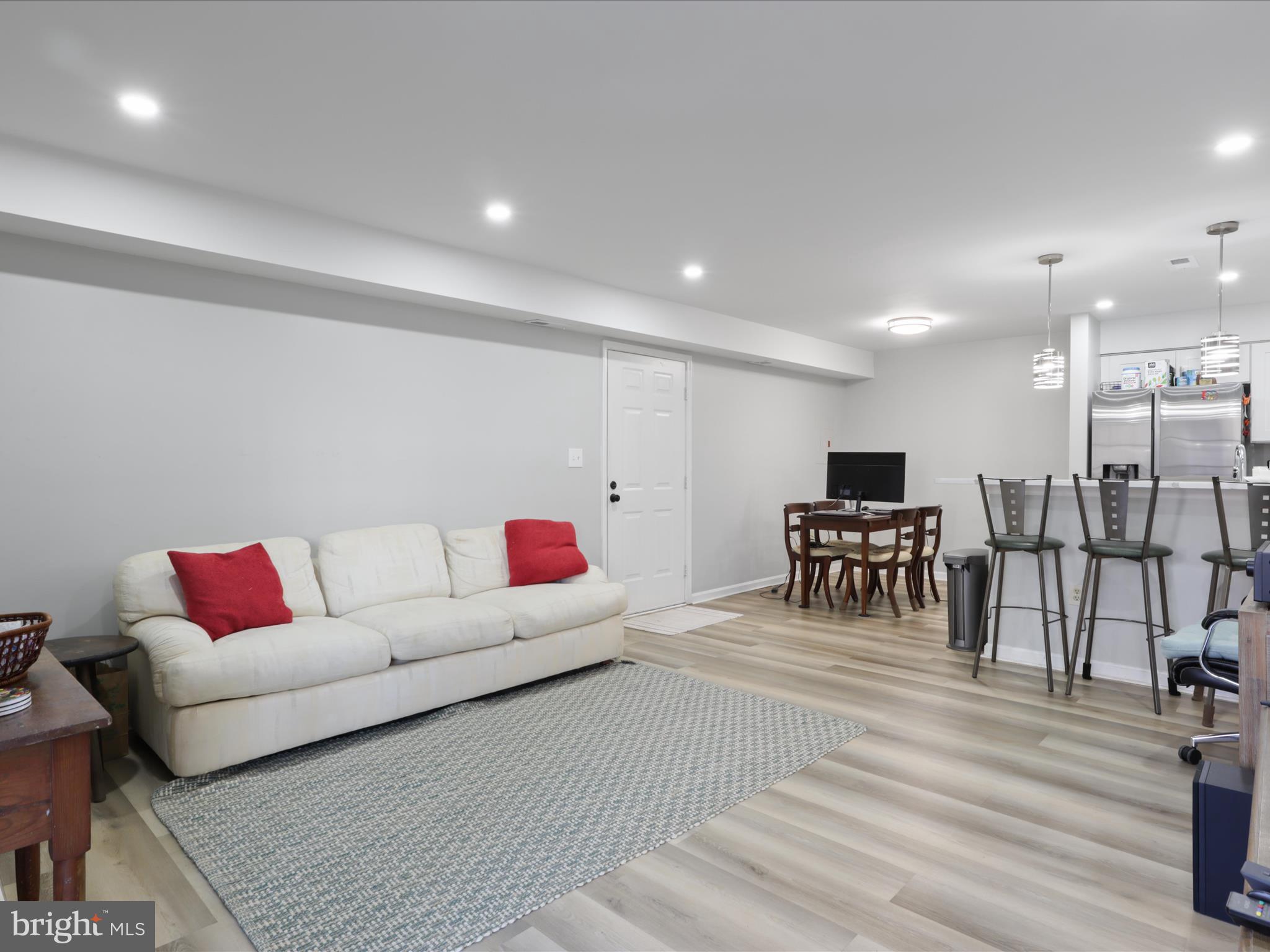 VICTORIA CROSSINGS AT MANCHESTER LAKES - Residential Lease