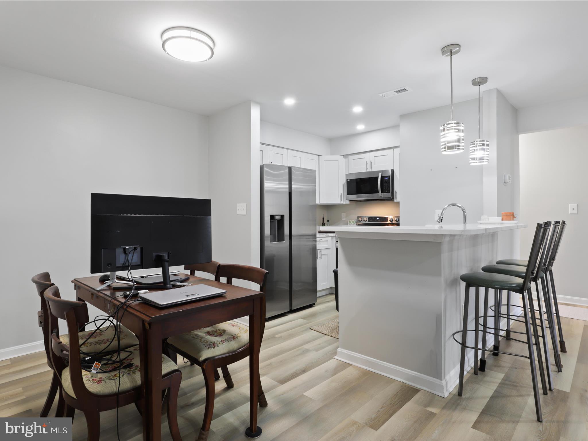 VICTORIA CROSSINGS AT MANCHESTER LAKES - Residential Lease