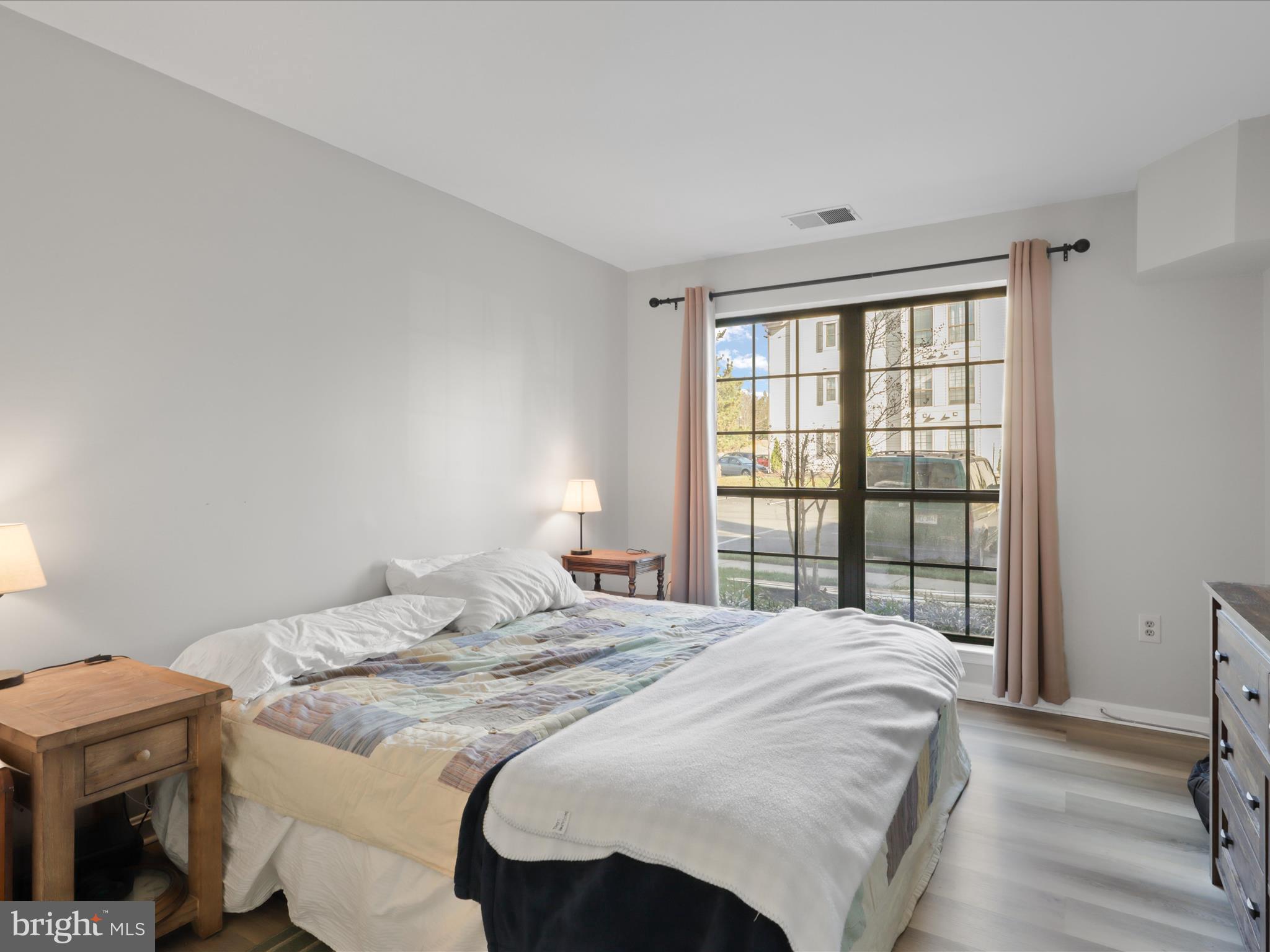 VICTORIA CROSSINGS AT MANCHESTER LAKES - Residential Lease