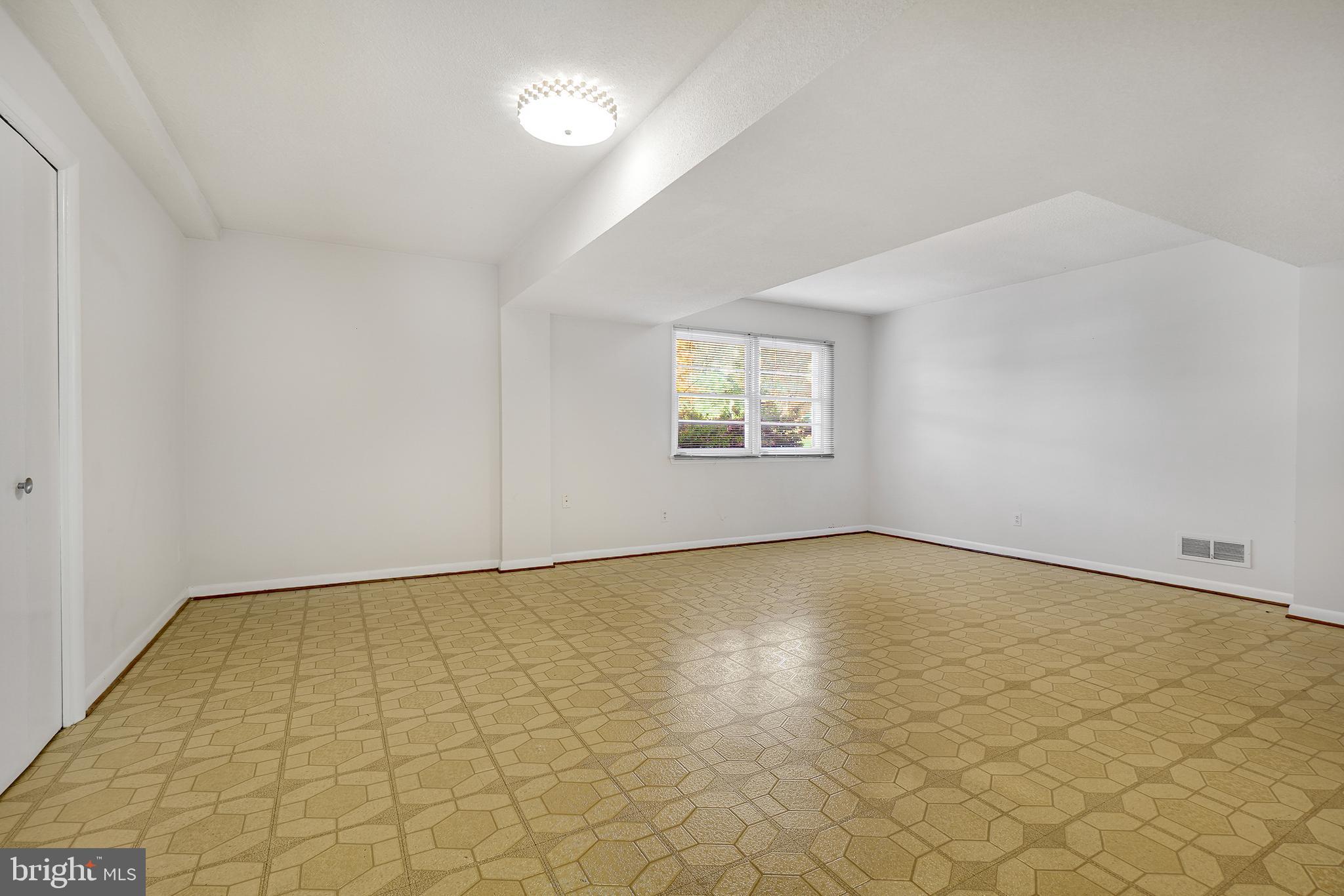 KENWOOD PARK - Residential Lease