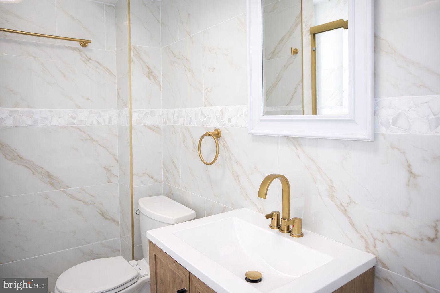 250 E COLLEGE AVENUE