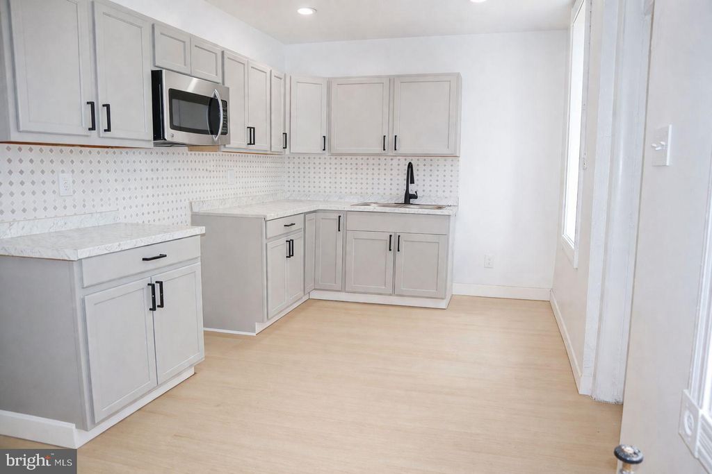 Photo of 250 E College Avenue, YORK, PA 17403 (MLS # PAYK2099754)