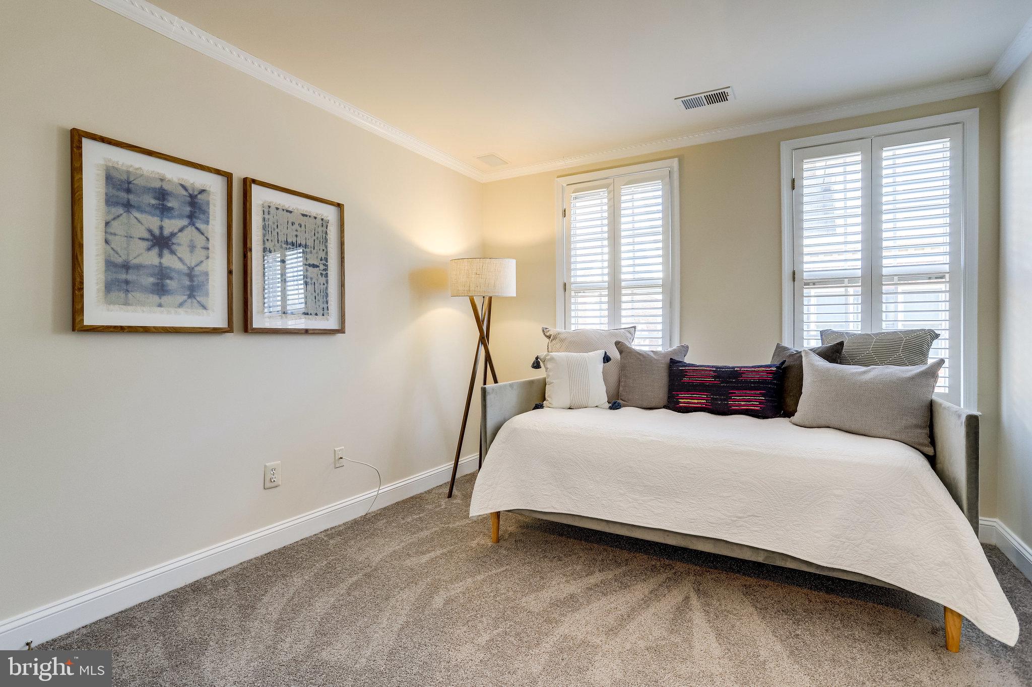 RIVERGATE - Residential