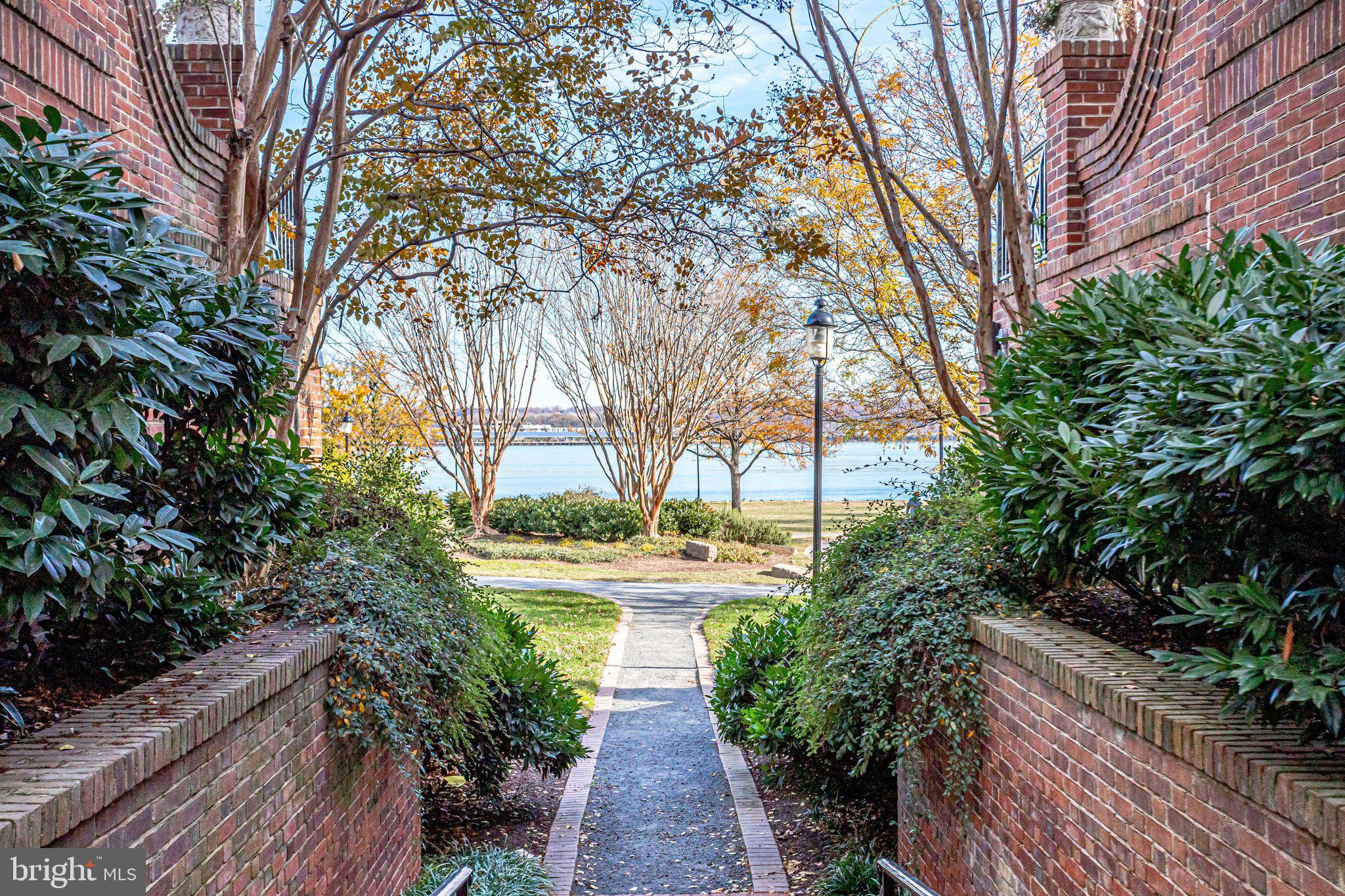 RIVERGATE - Residential