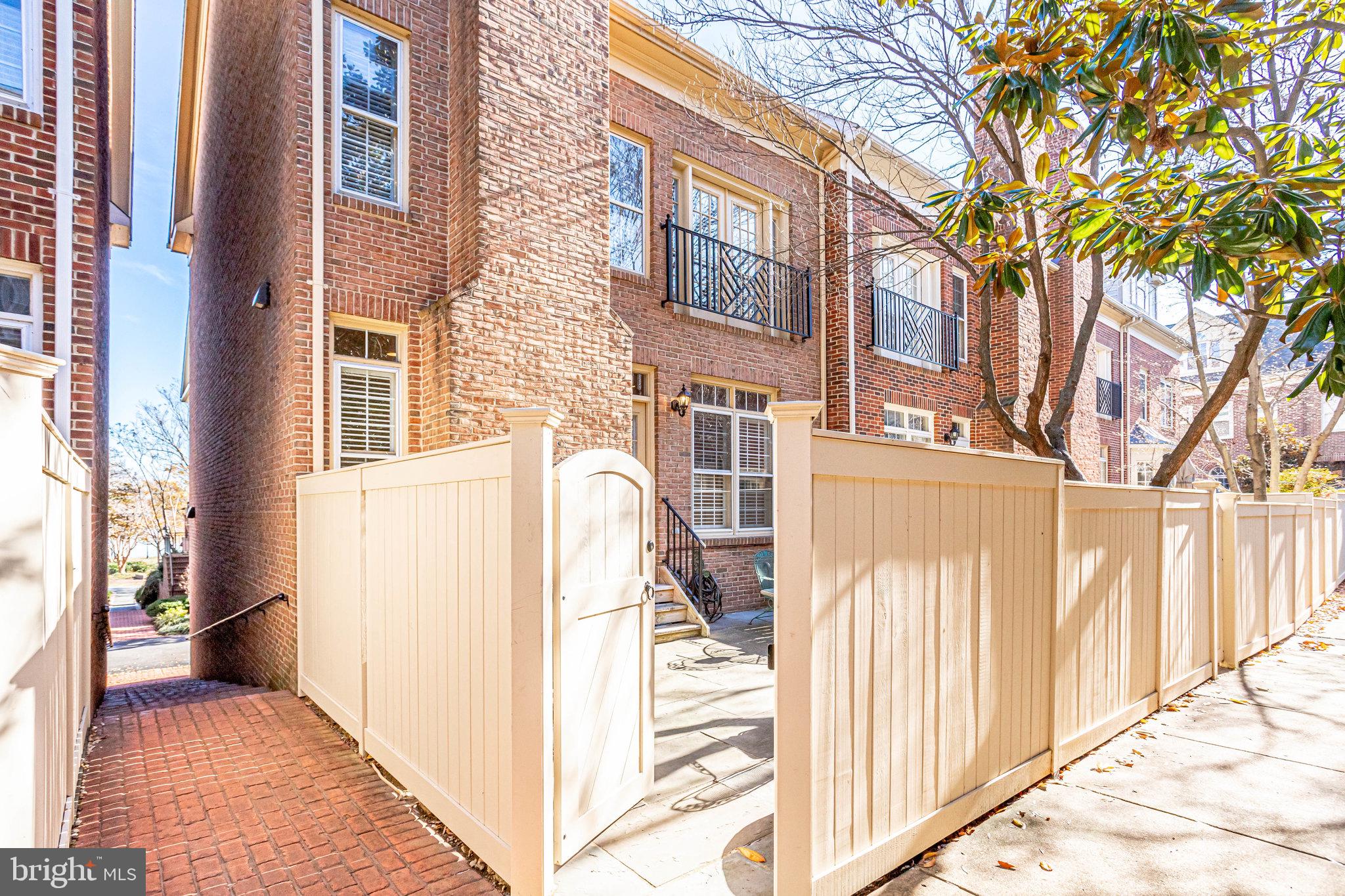 RIVERGATE - Residential