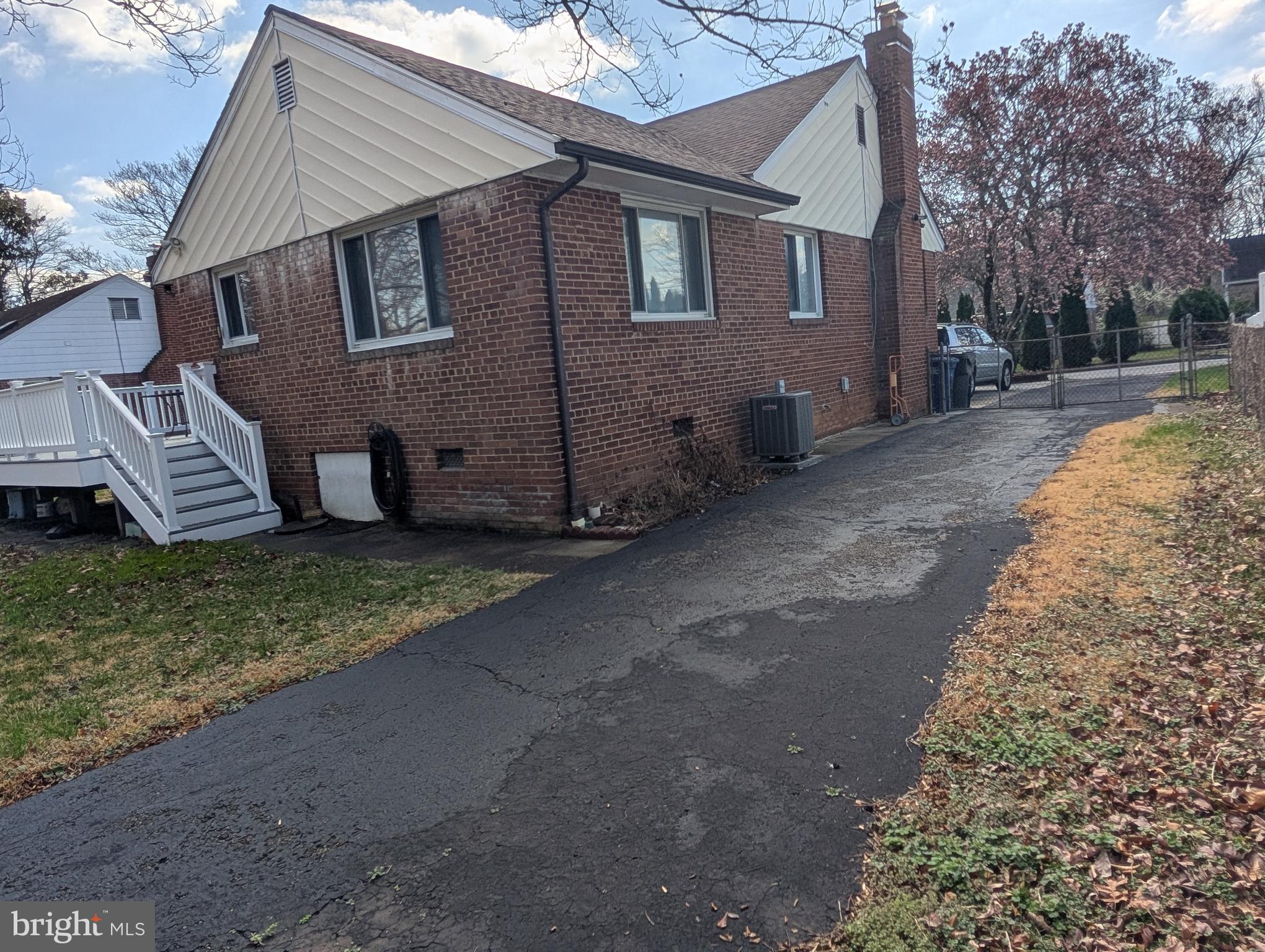 BROYHILL CREST - Residential