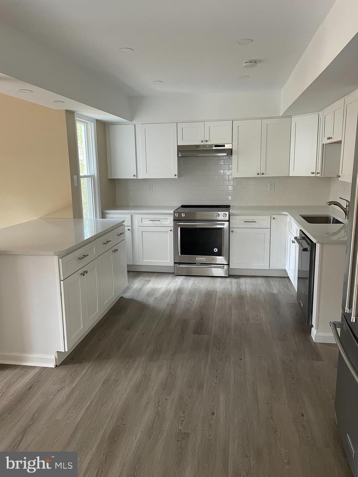 VICTORIA CROSSING - Residential Lease
