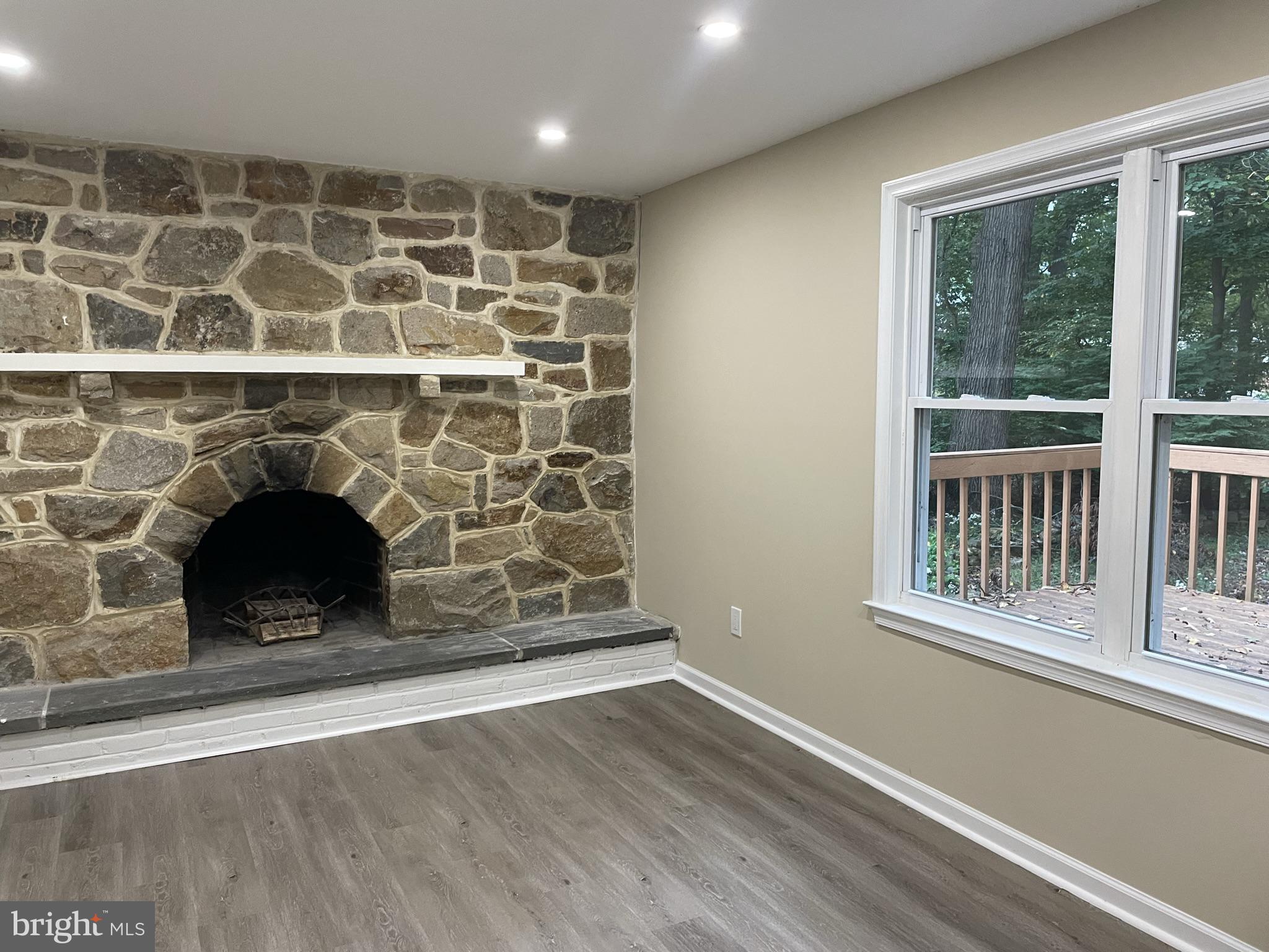 VICTORIA CROSSING - Residential Lease