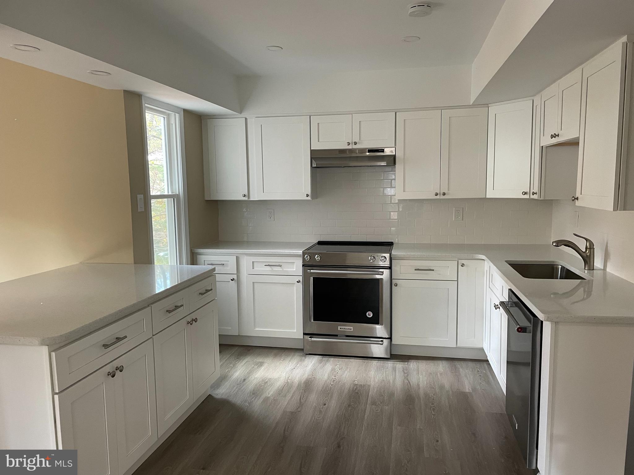 VICTORIA CROSSING - Residential Lease